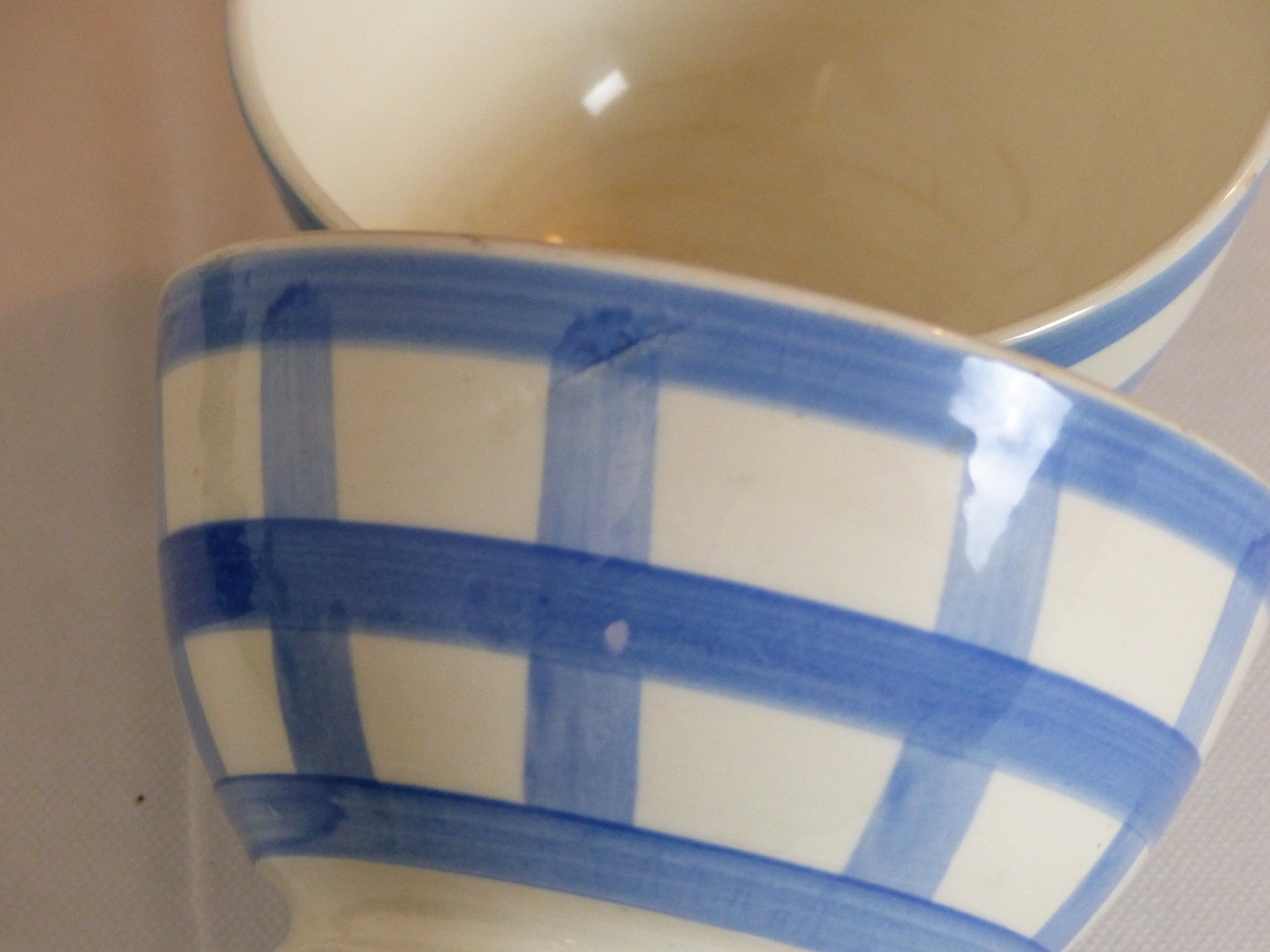 Pair of Ternana ceramic bowls