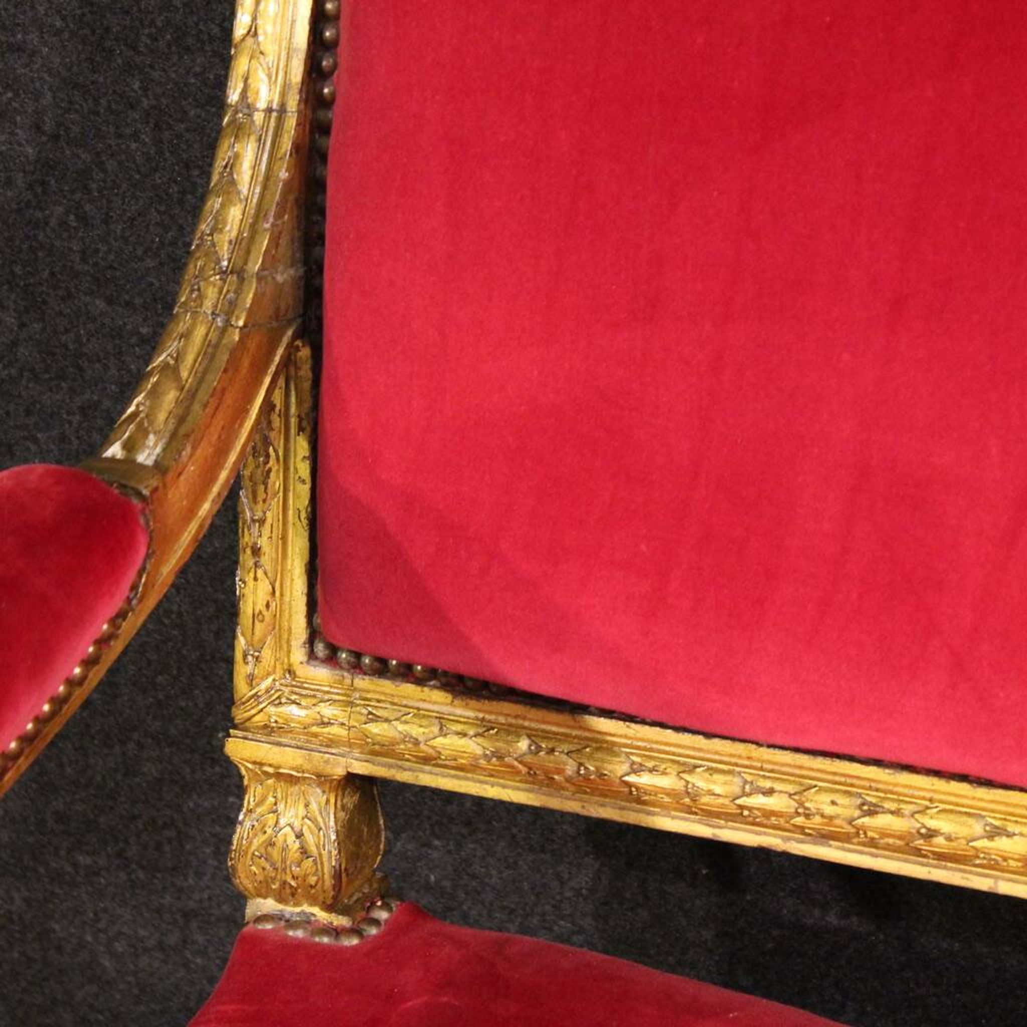 Sofa en velours rouge français antique du 19ème siècle
