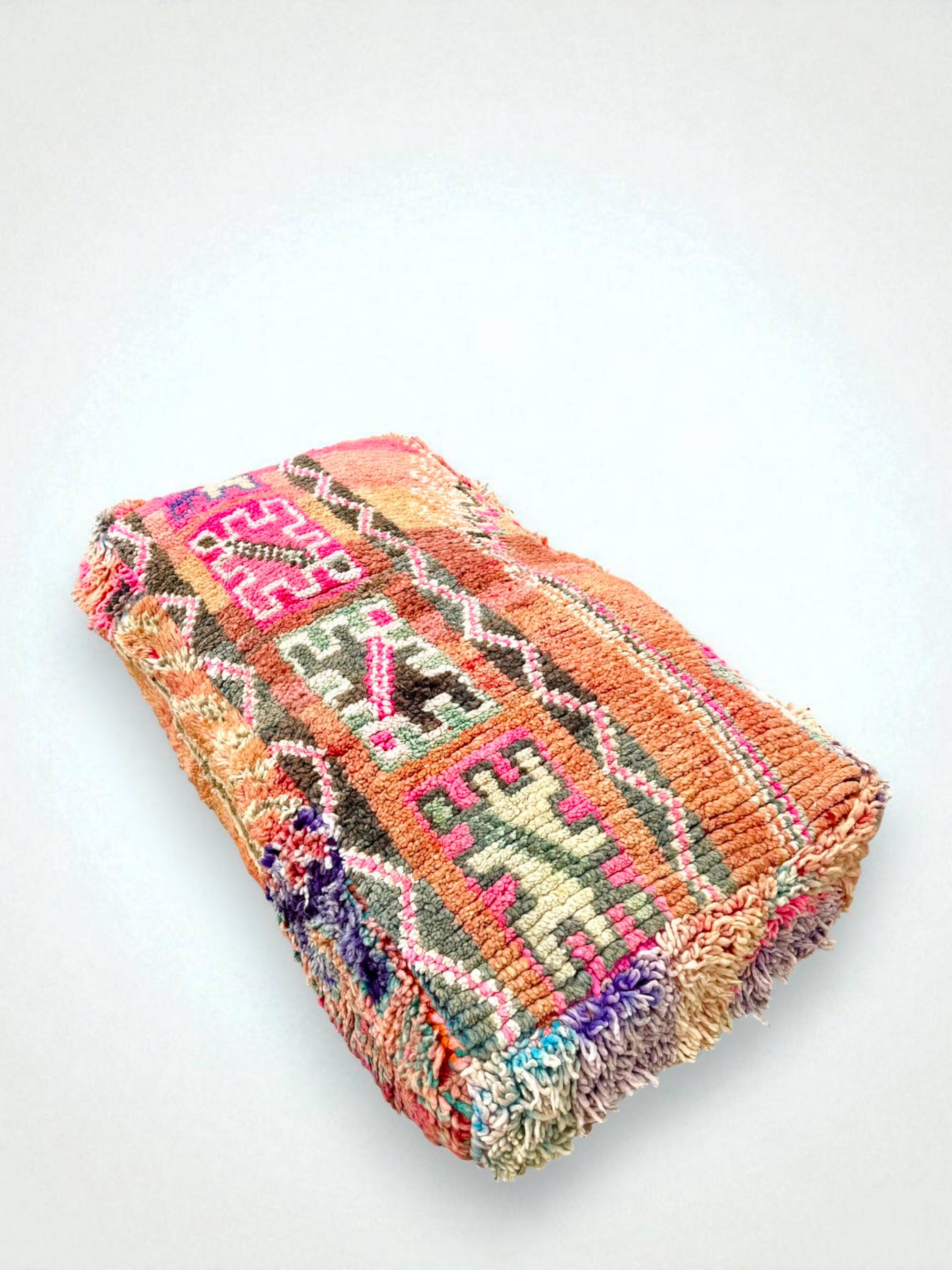 Moroccan Berber Maxi Pouf in wool – Handmade – Unique piece