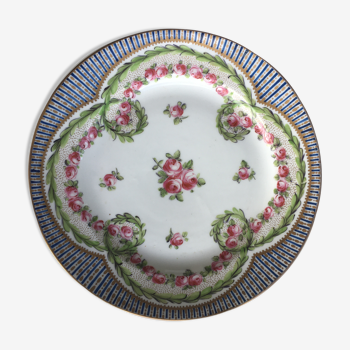 Assiette porcelaine de Sèvres de style Louis XVI motif de roses