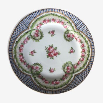 Porcelain plate of Sèvres style Louis XVI rose motif