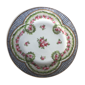 Assiette porcelaine de Sèvres de style Louis XVI motif de roses