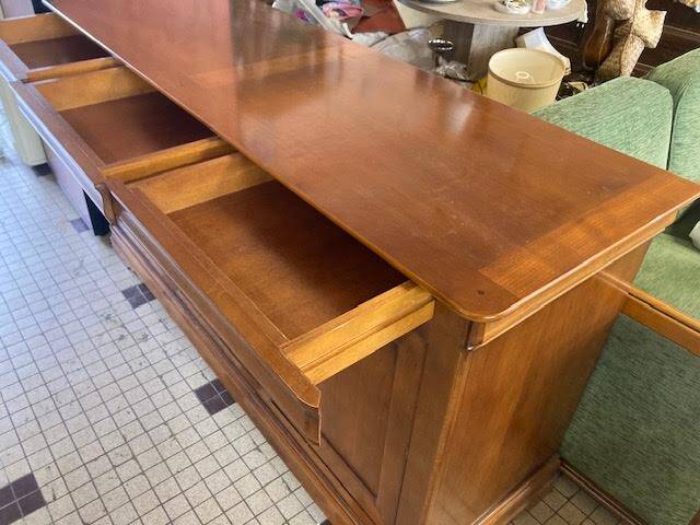 Cherry wood sideboard with 3 doors and 3 drawers