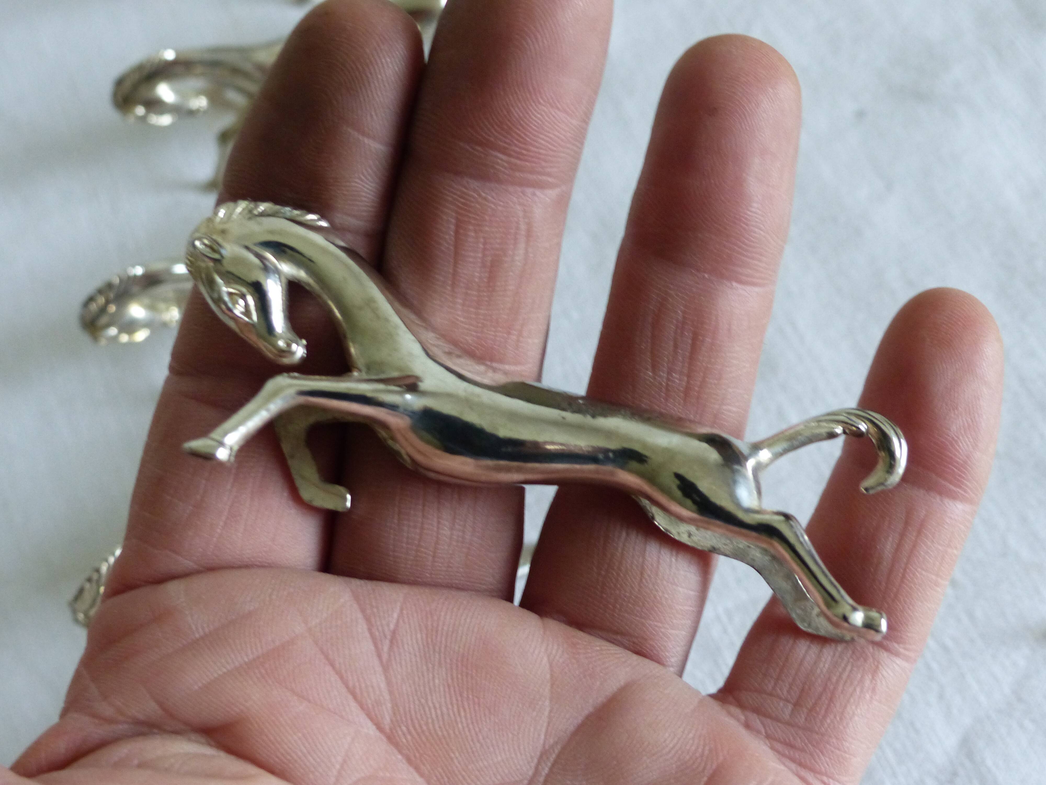 6 metal knife holders, horse.