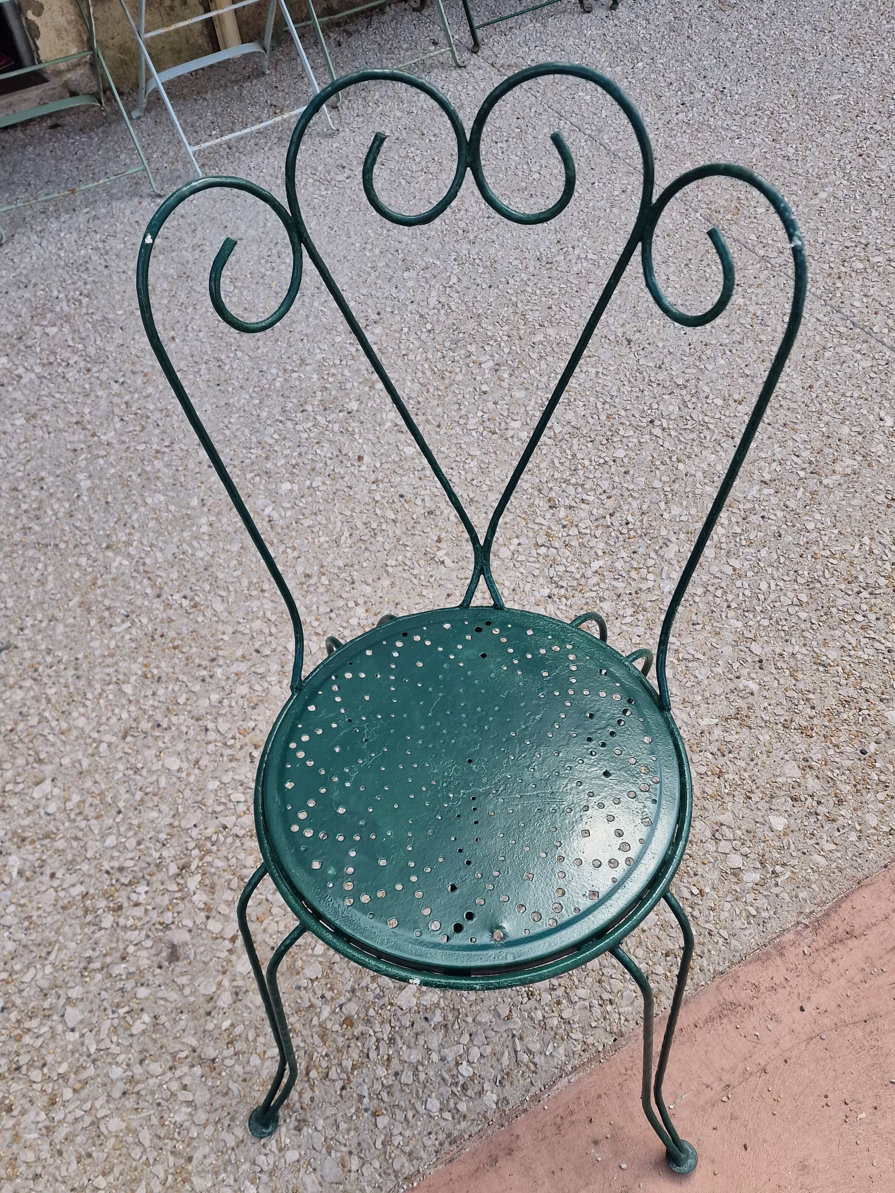 Salon de jardin en fer vert (1 table + 4 chaises)
