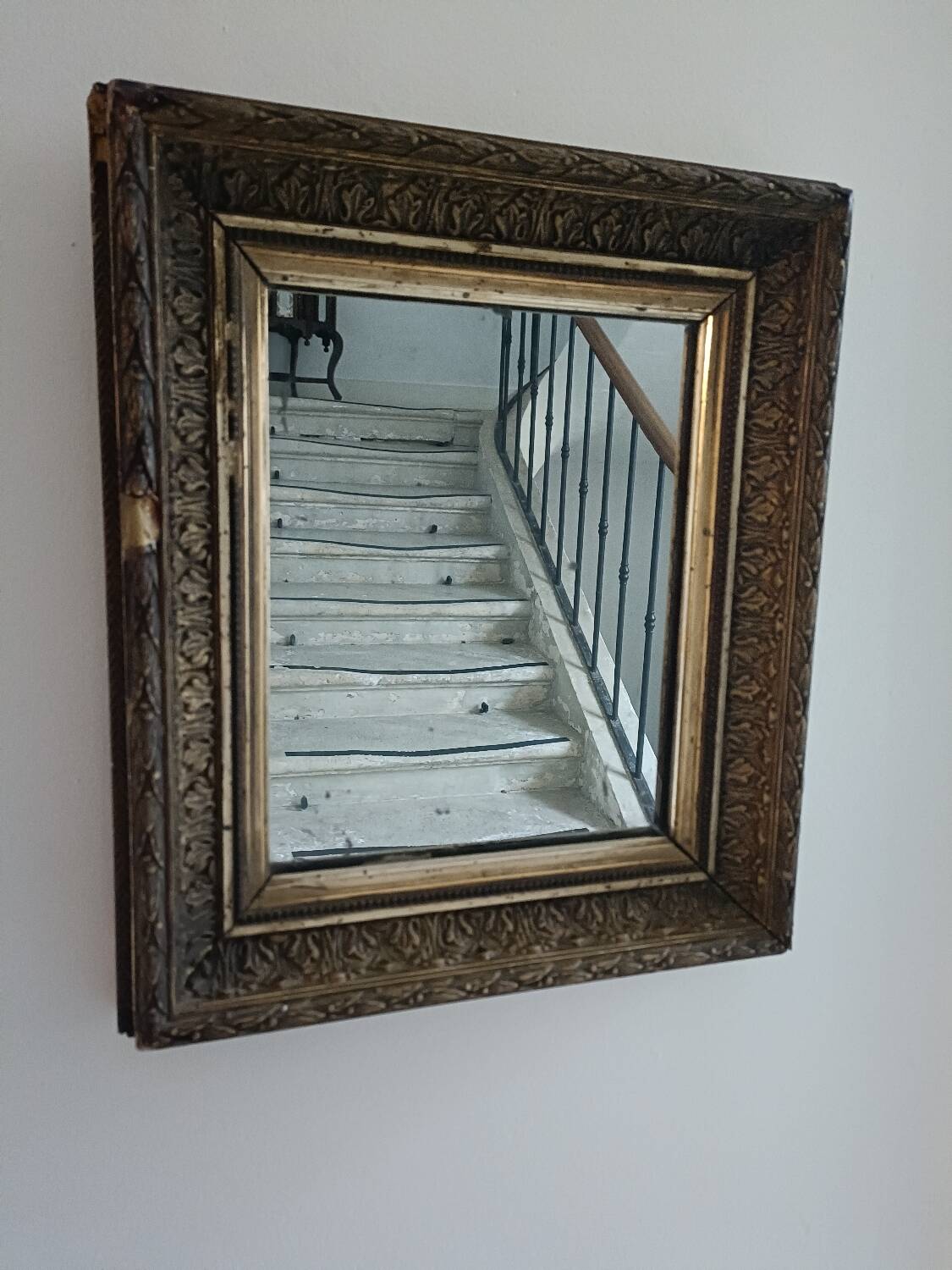 Antique mirror in wood and gilded stucco