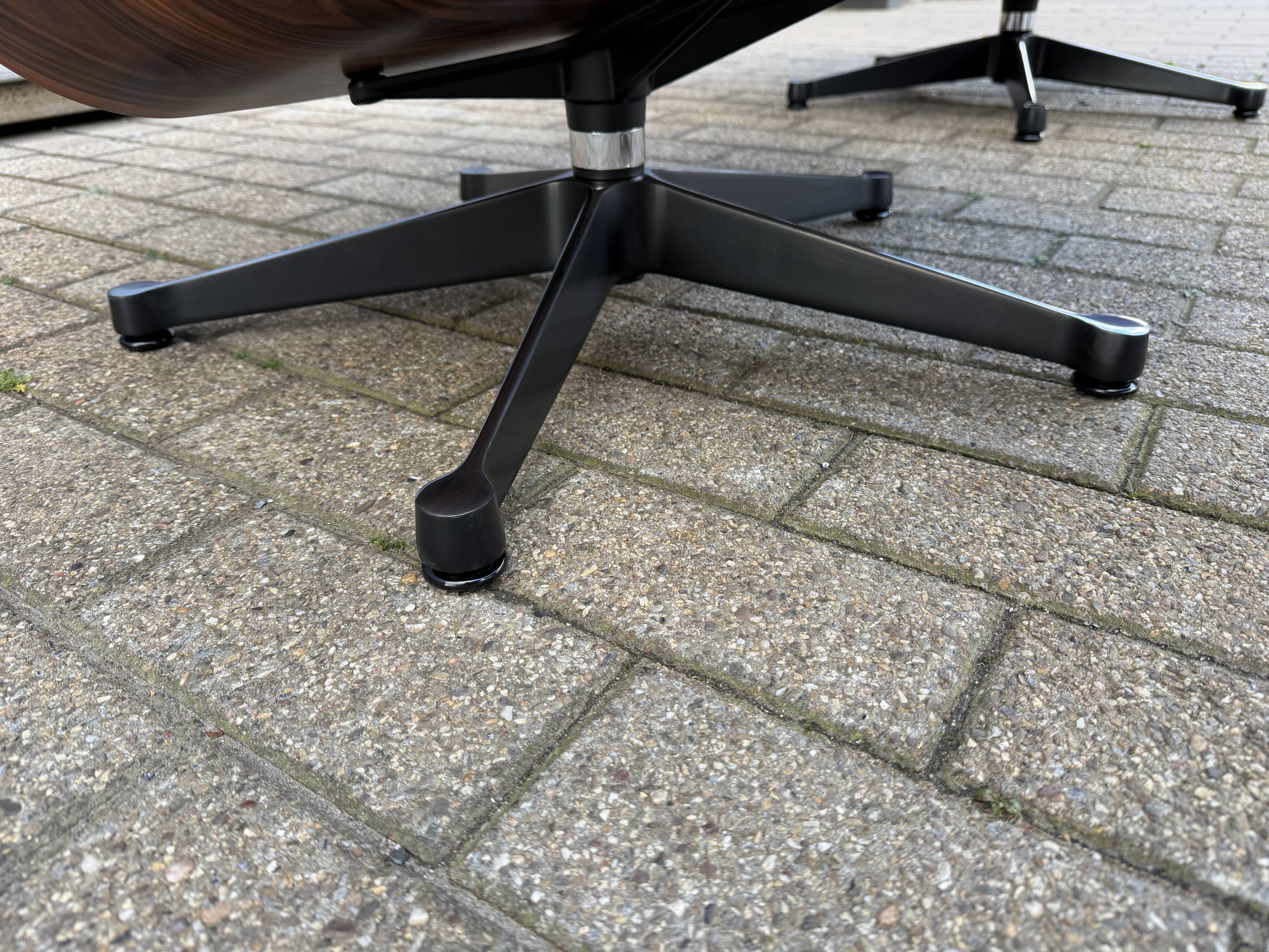 Vitra Eames Lounge Chair XL + Ottoman, Black leather & Santos Rosewood