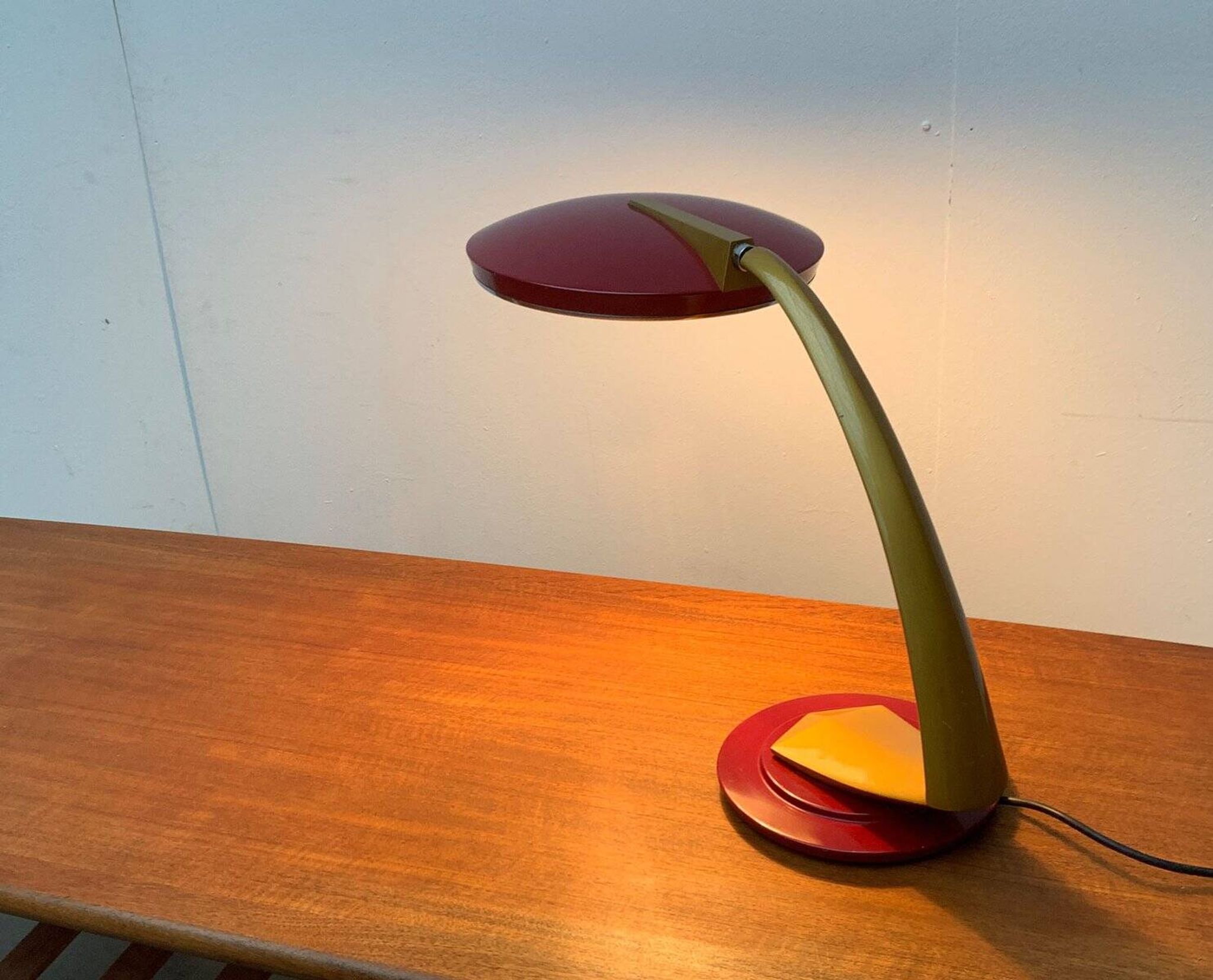Lampe de table Boomerang Space Age par Luis Pérez De La Oliva pour Phase