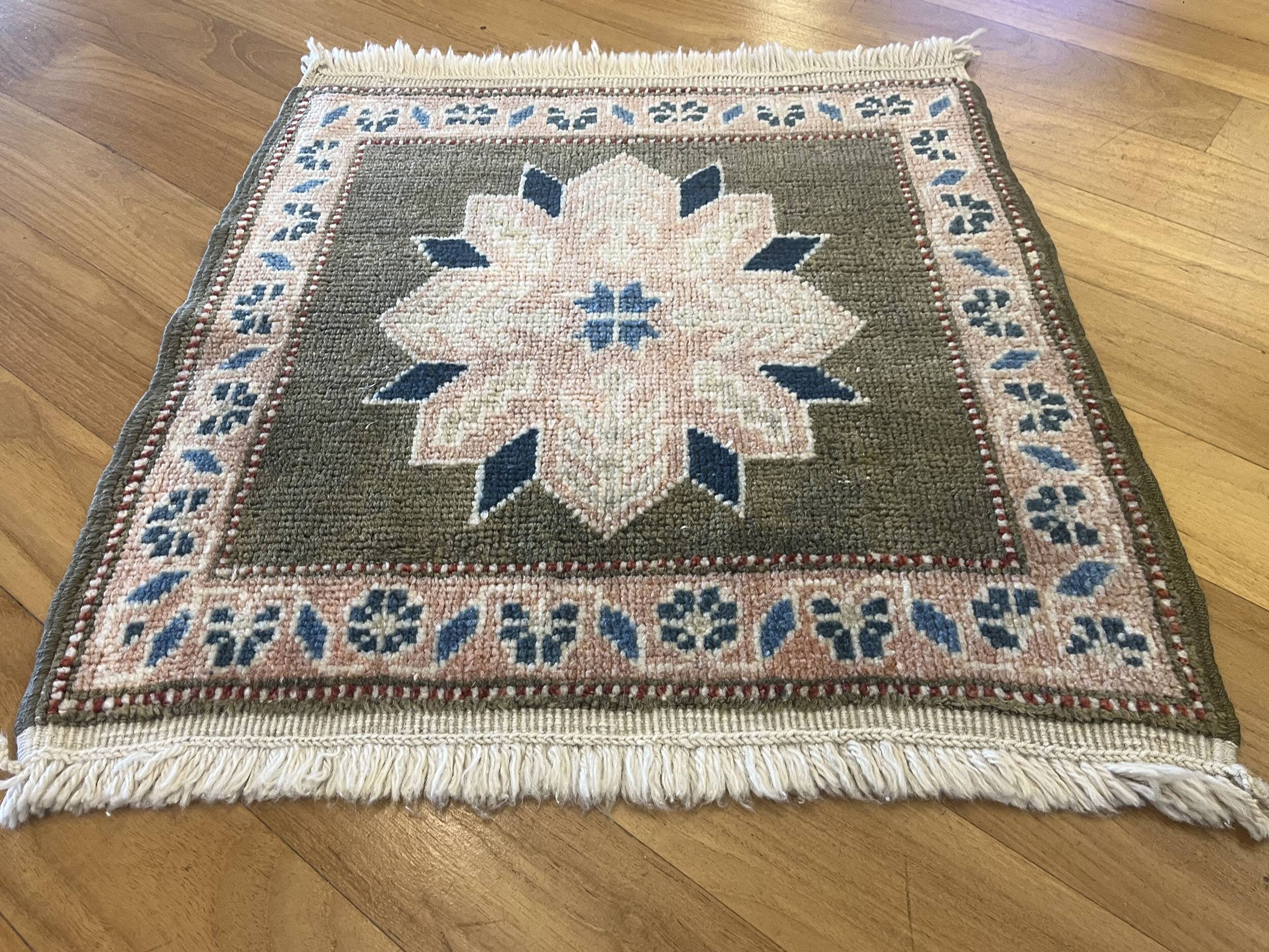 Tapis anatolien carré