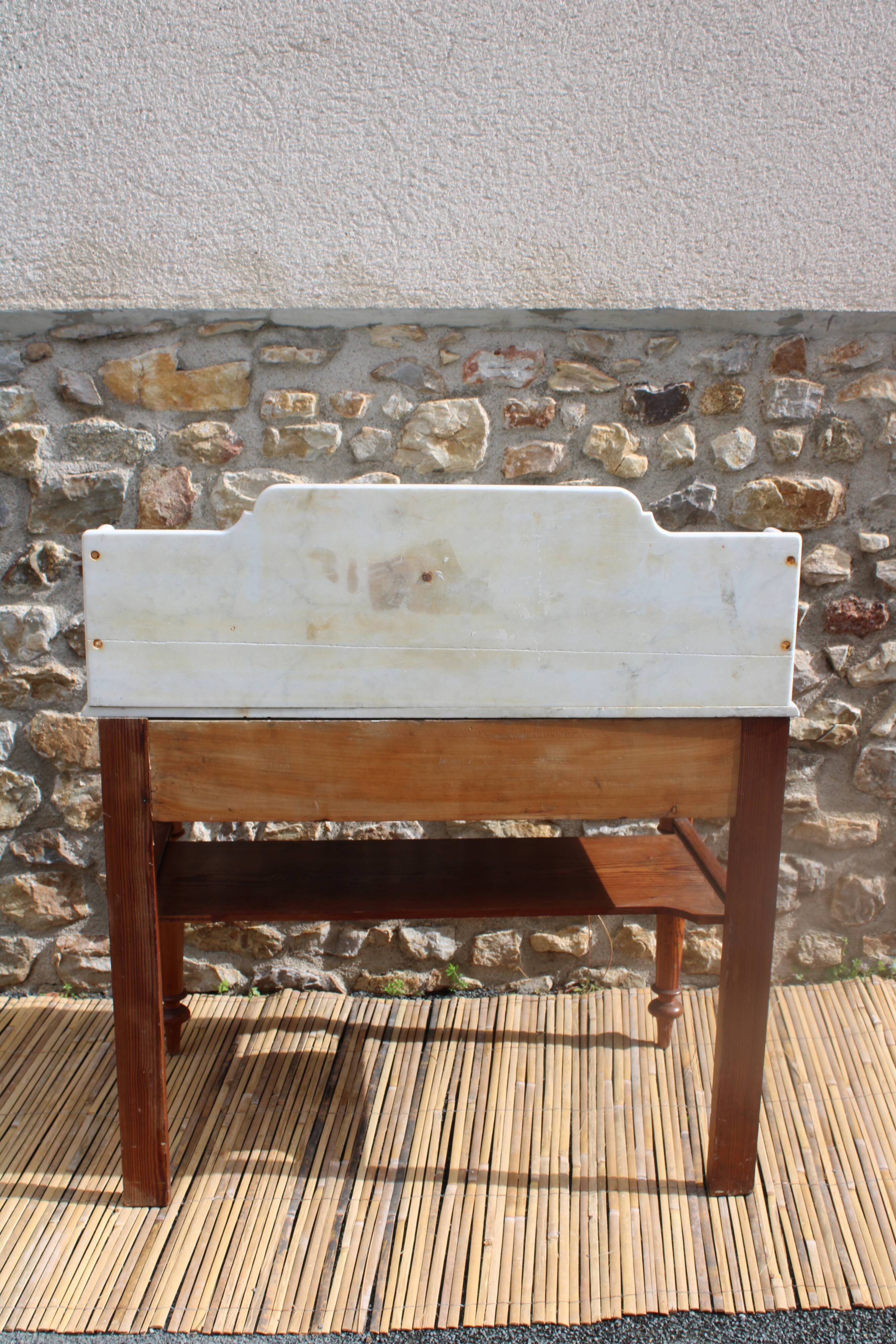 Hairdresser in pitchpin and marble