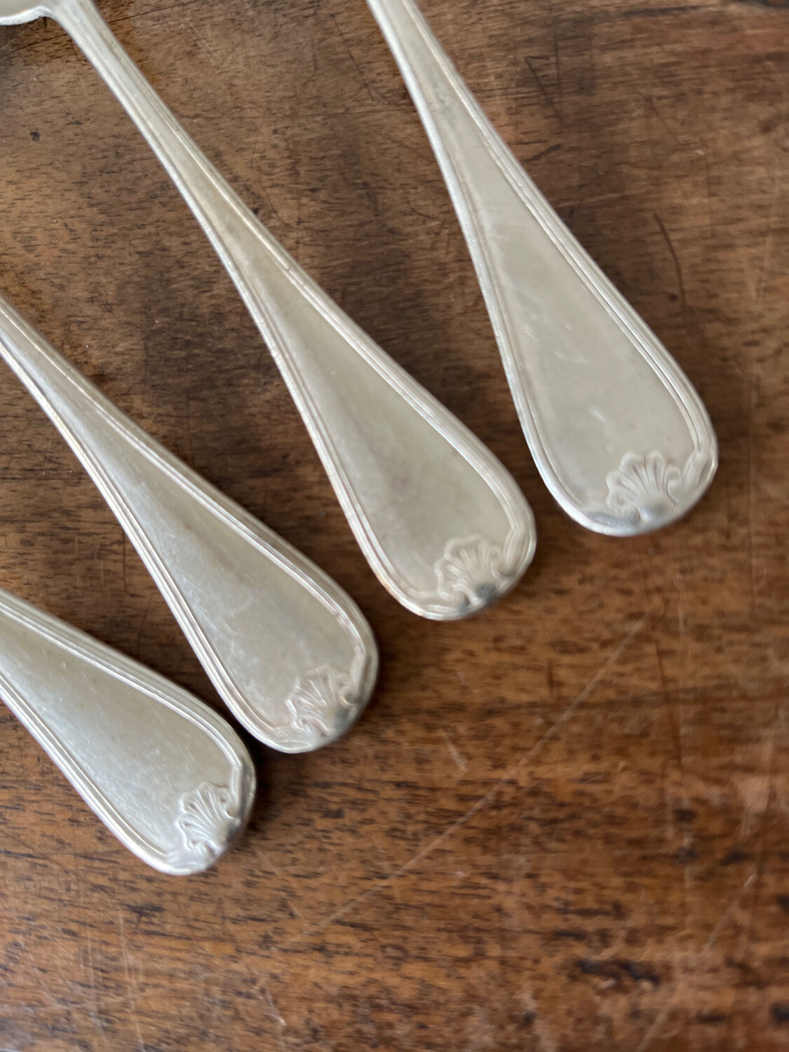 4 teaspoons in silver metal