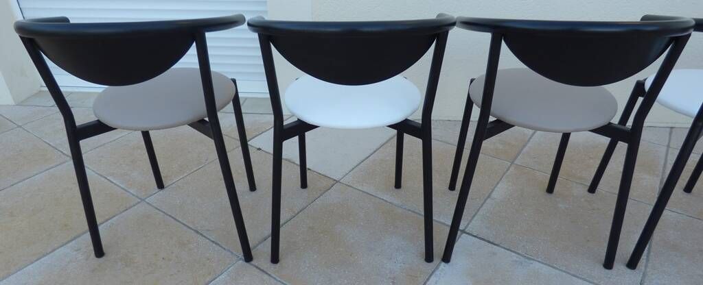 6 gondola-style chairs with a metal structure for indoor and outdoor use.