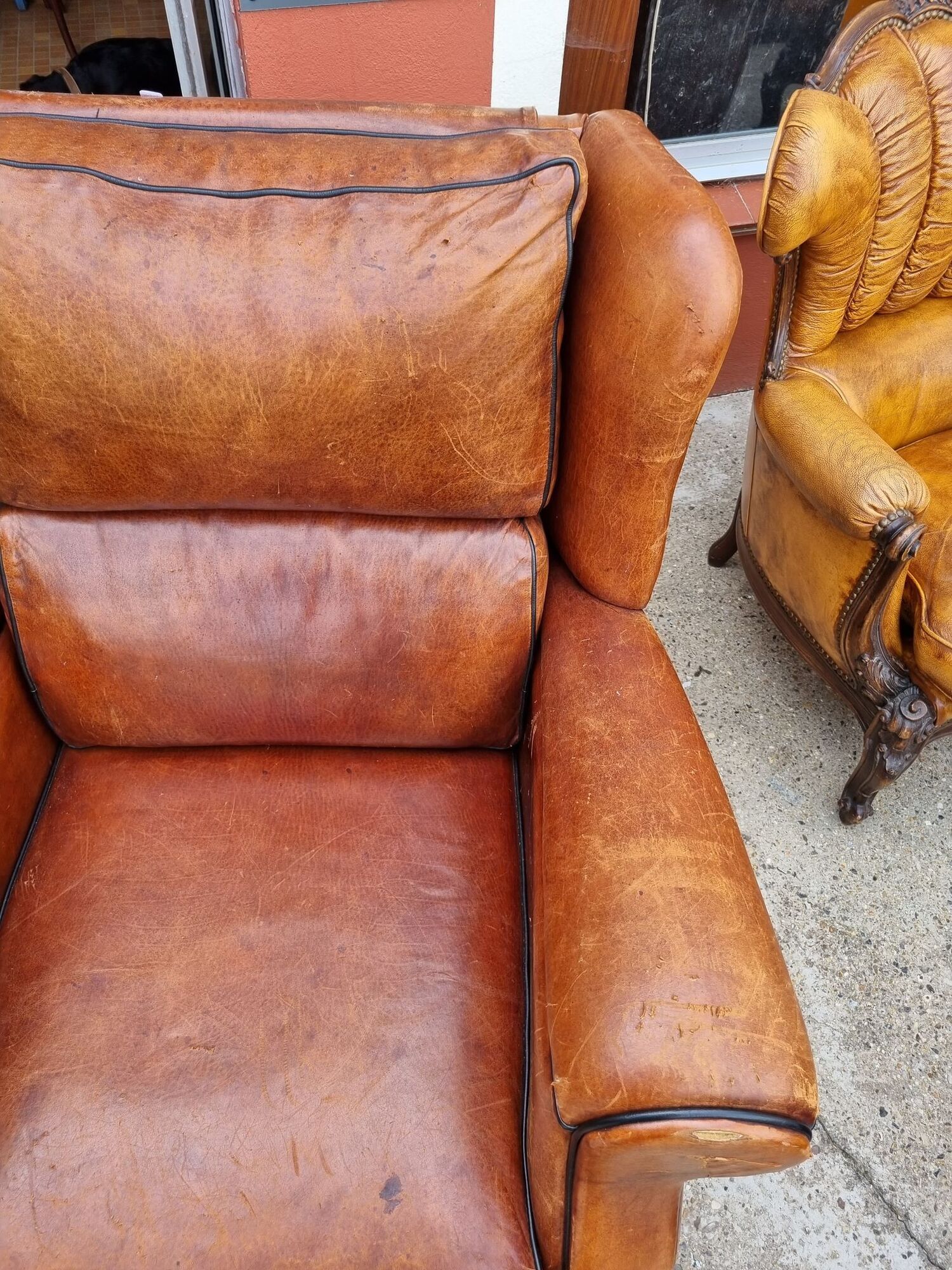 Paire de fauteuils club en cuir des années 1980