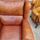 Paire de fauteuils club en cuir des années 1980