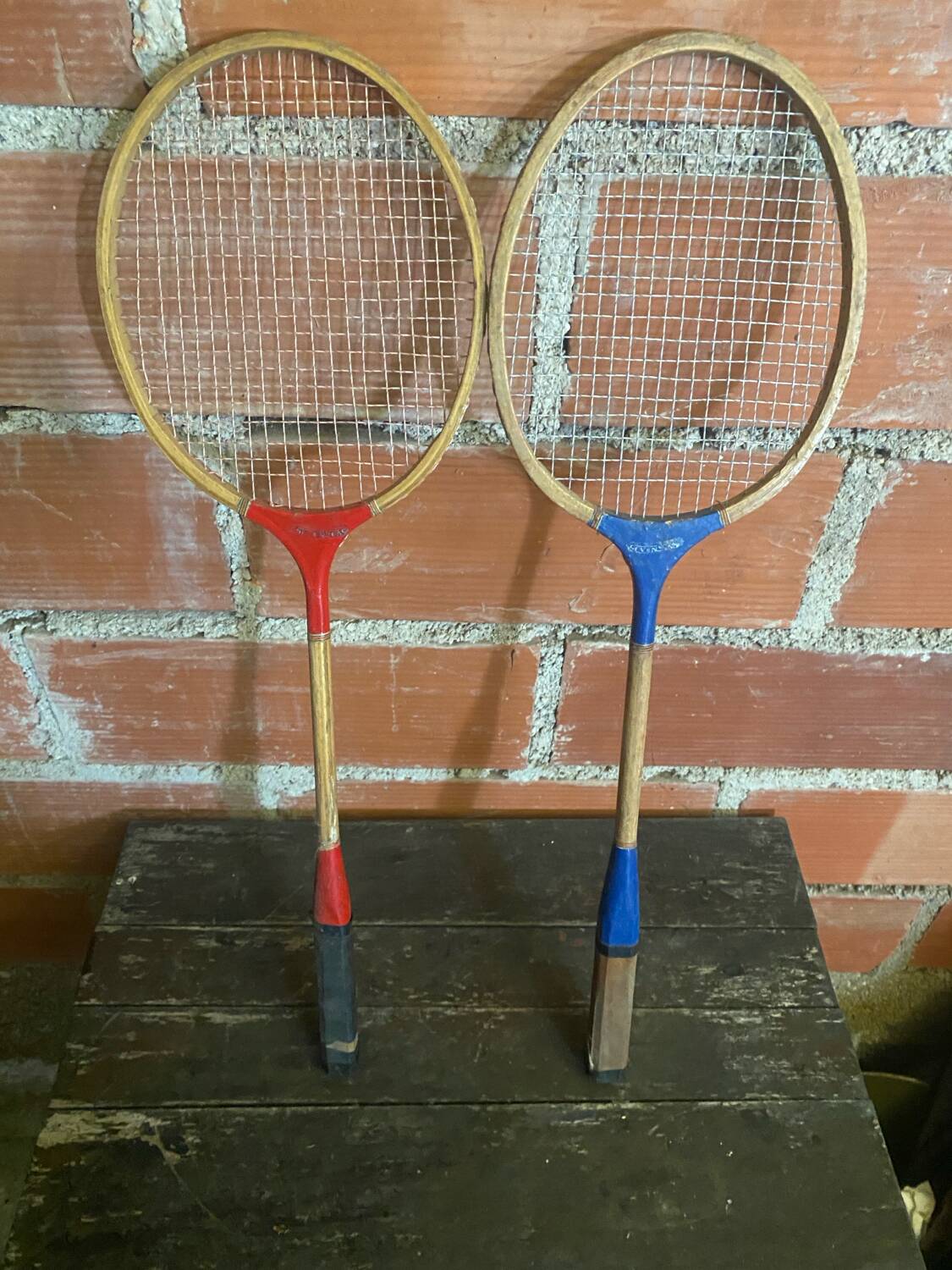 Paire de raquettes de badminton en bois, années 50