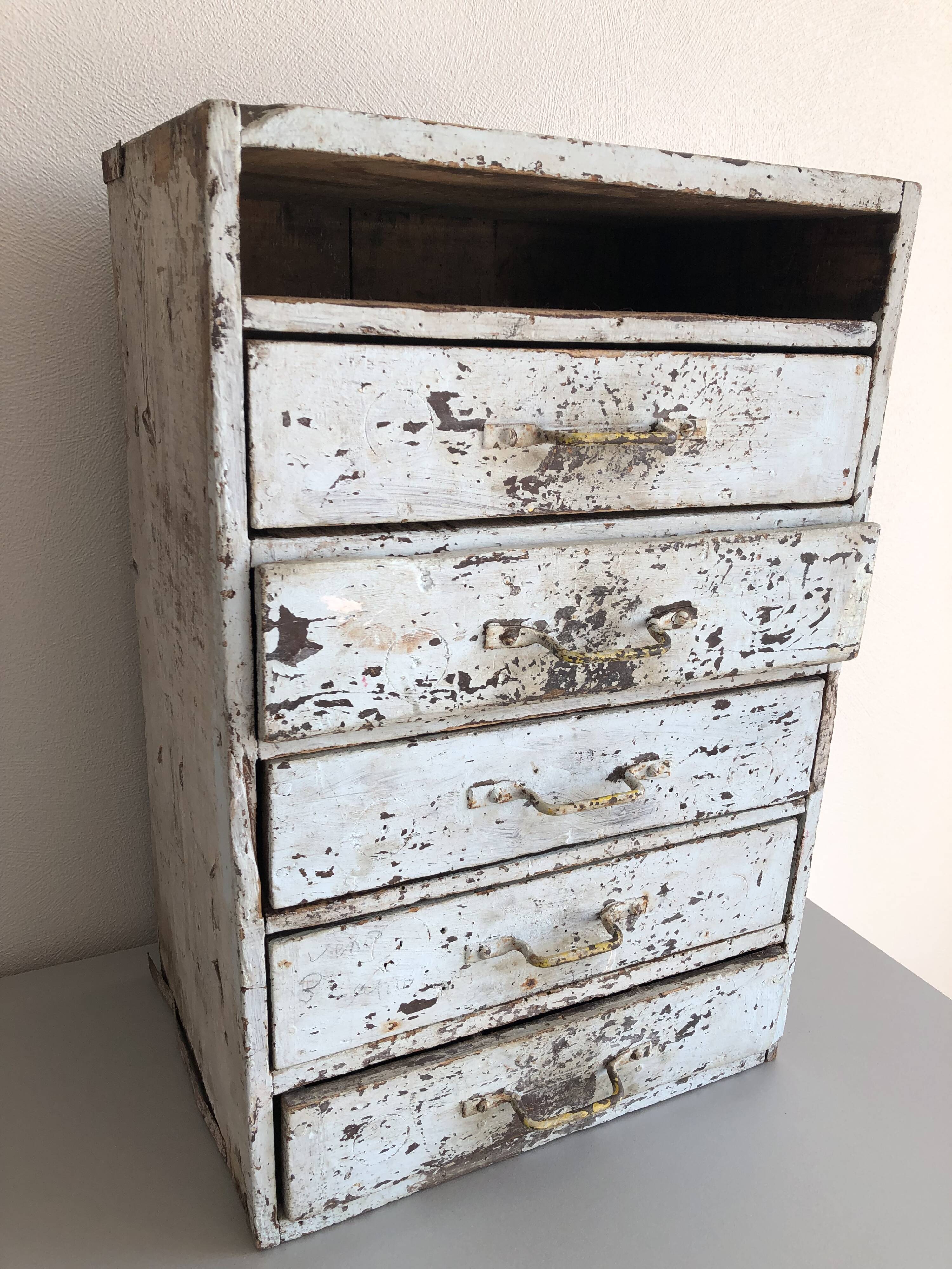 Small drawers furniture skated