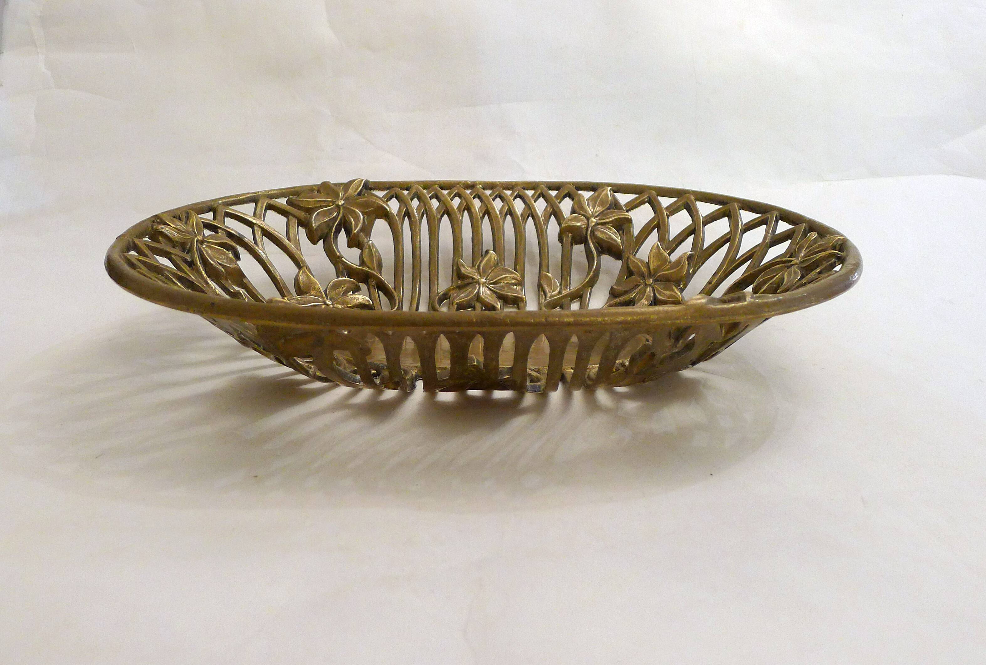 Openwork Art Nouveau basket in gilded brass