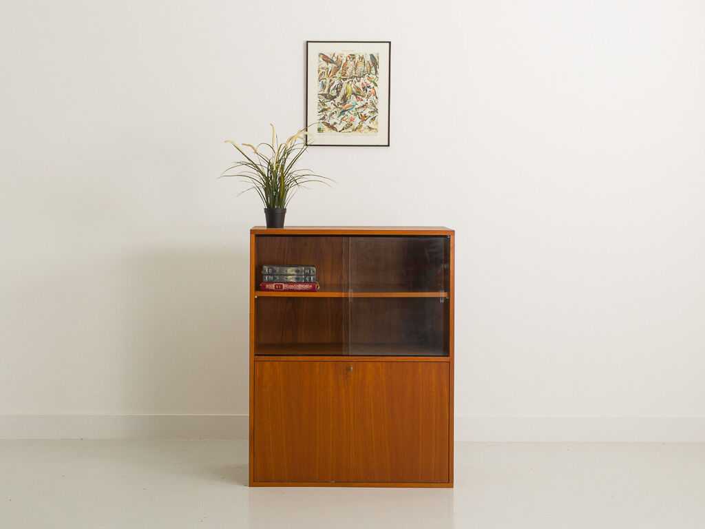 Furniture with showcase and lid