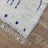 Moroccan Berber rug in cream and blue wool – 250 x 150 cm