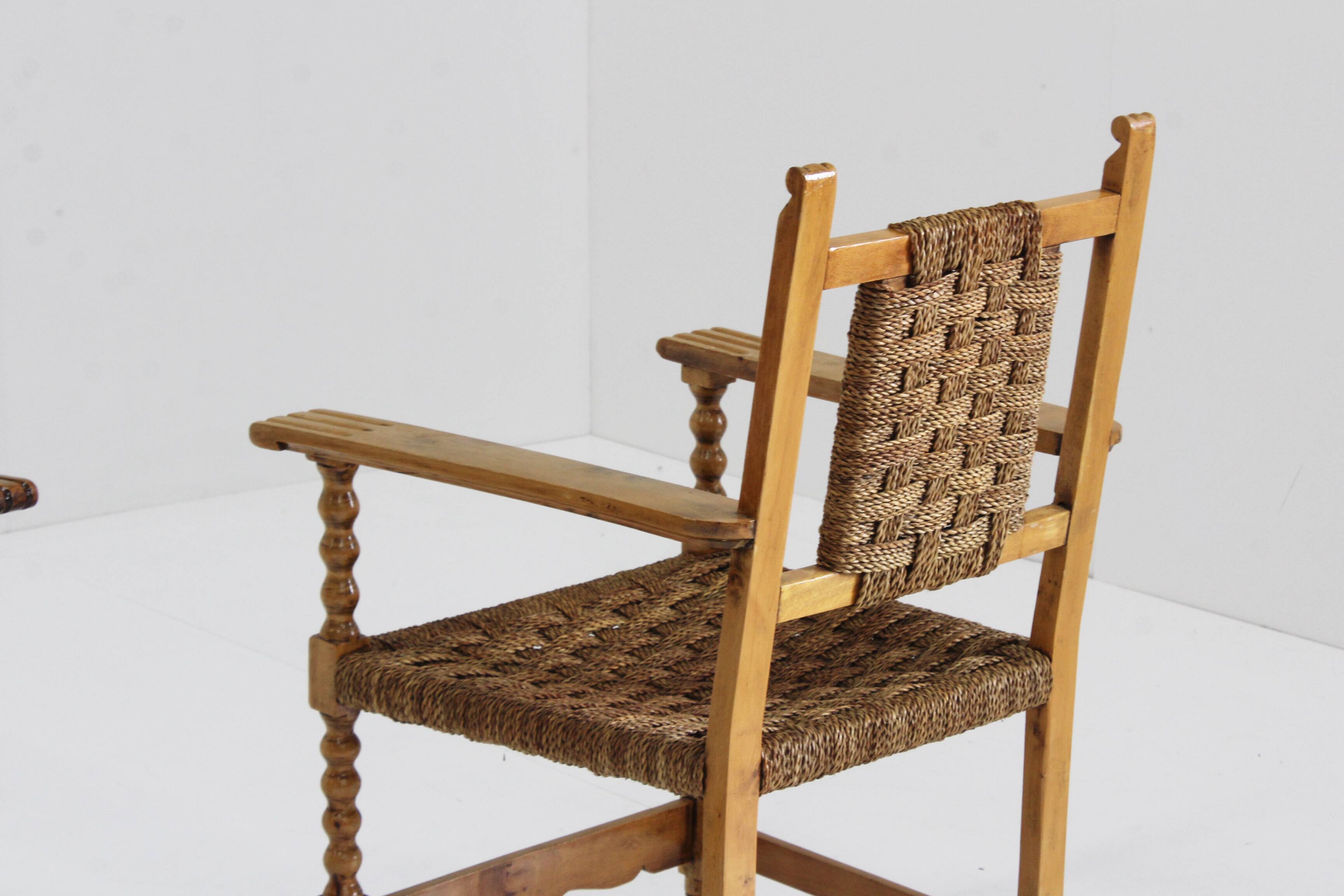 Ensemble de 2 fauteuils brutalistes espagnols en bois sculpté et tressé en jonc -