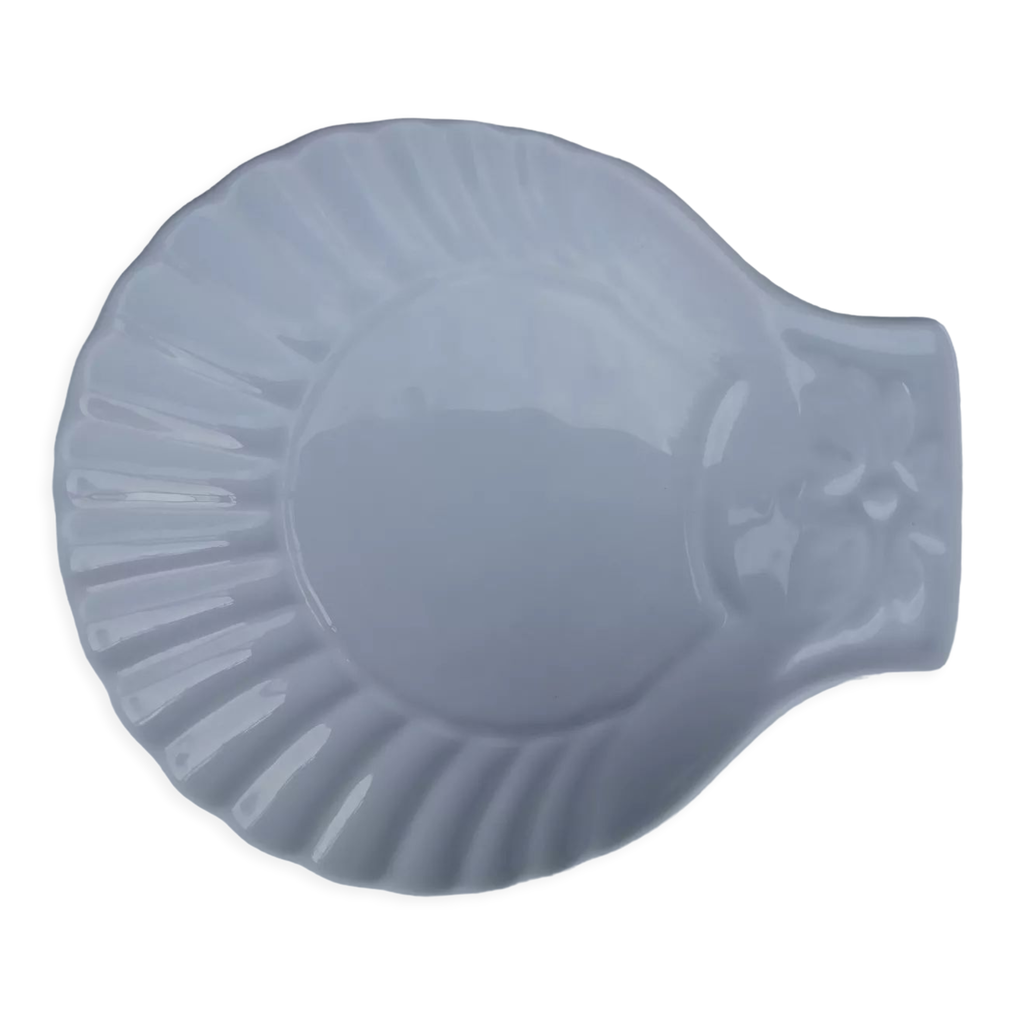 Porcelain scallop shell