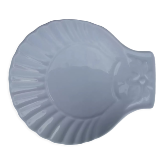 Porcelain scallop shell