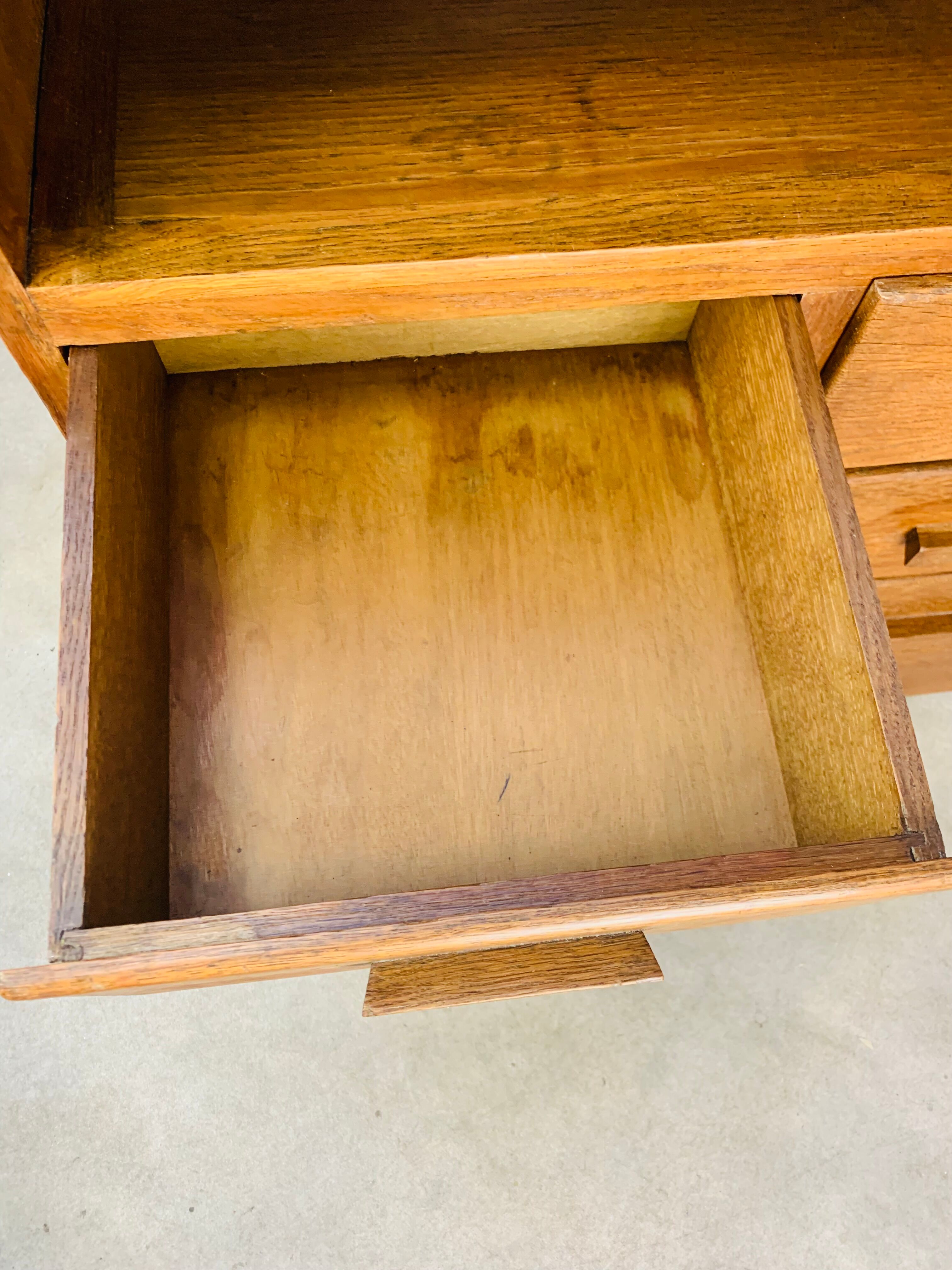 Art Deco work cabinet with drawers, in oak, chest of drawers format.