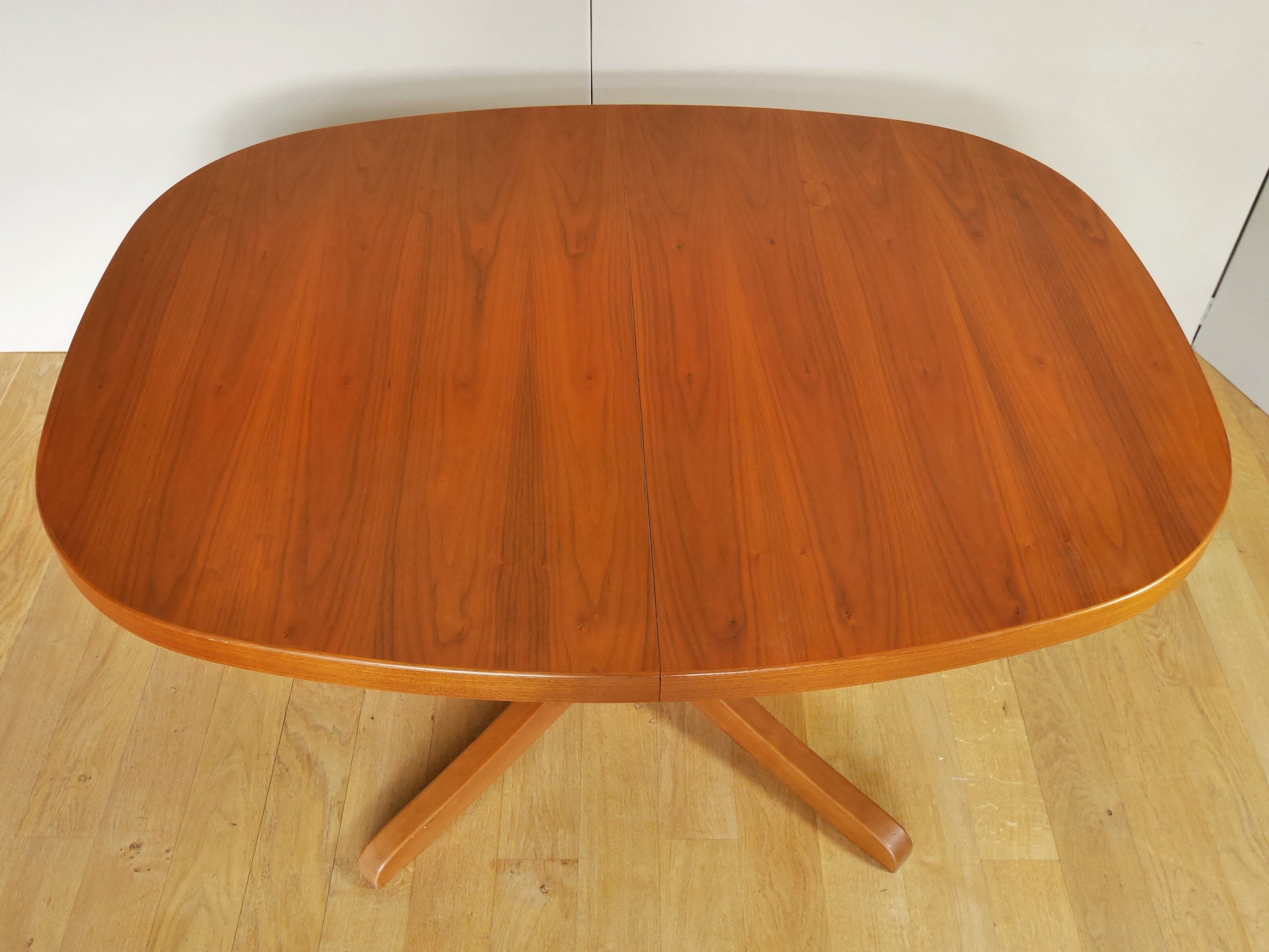 Oval baumann table with extensions from the 60