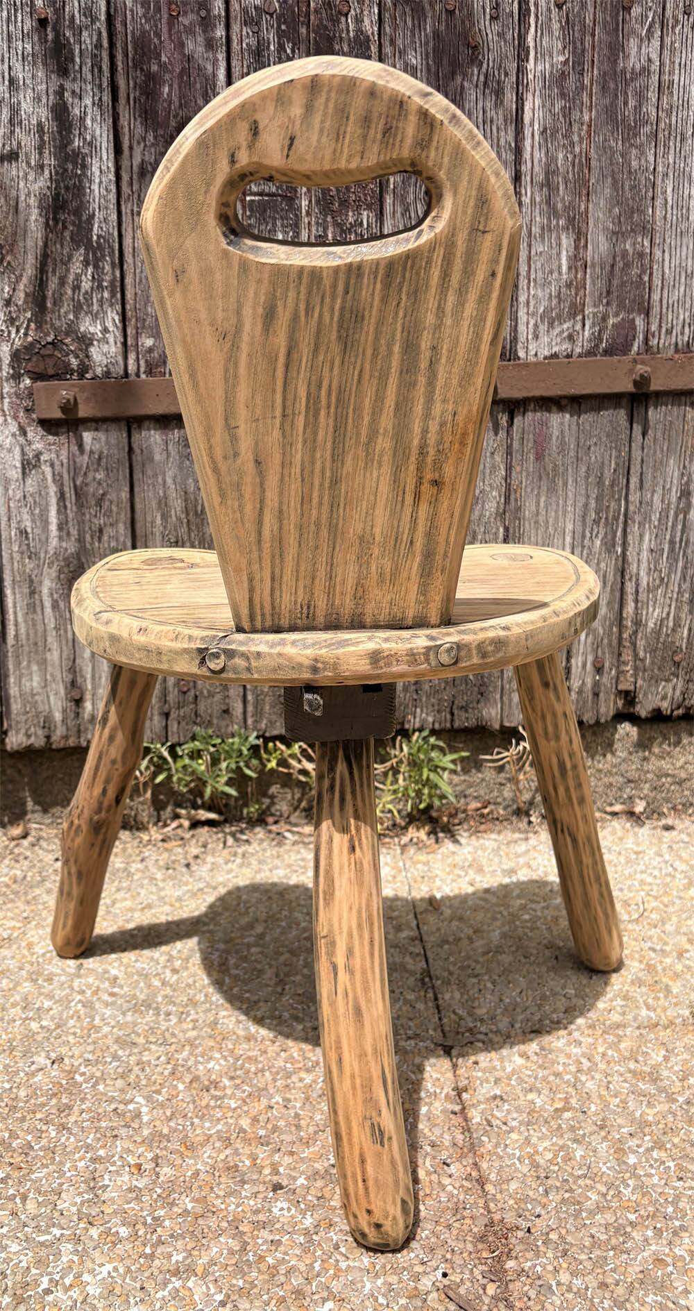 Chaise d’enfant rustique artisanale, tree trunk, esprit wabi-sabi