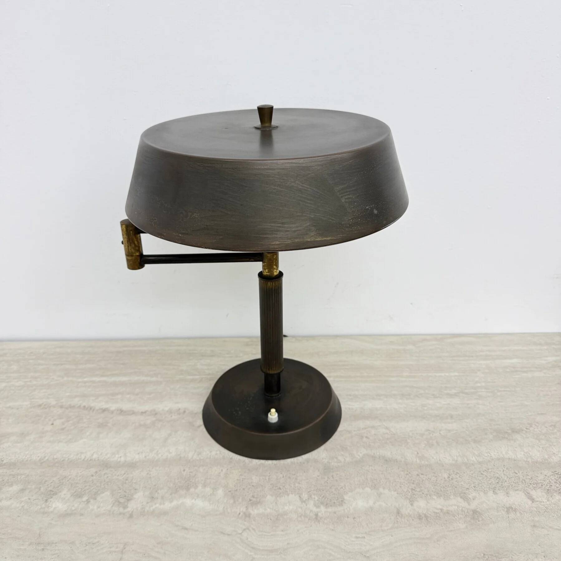 Mid-century Italian brass table desk lamp with pantograph arm, 1940s