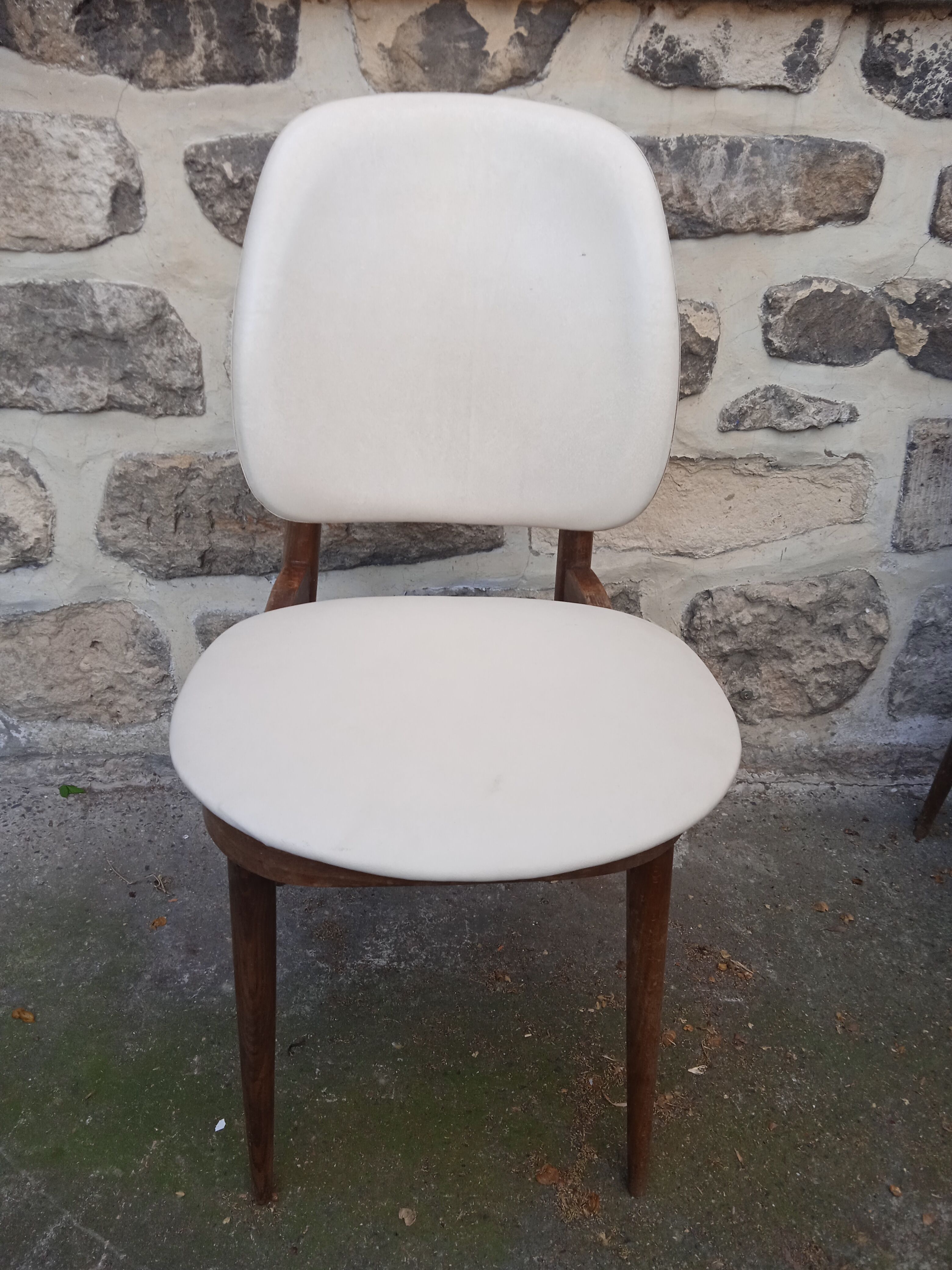 Lot 4 chairs Pegase Baumann vintage