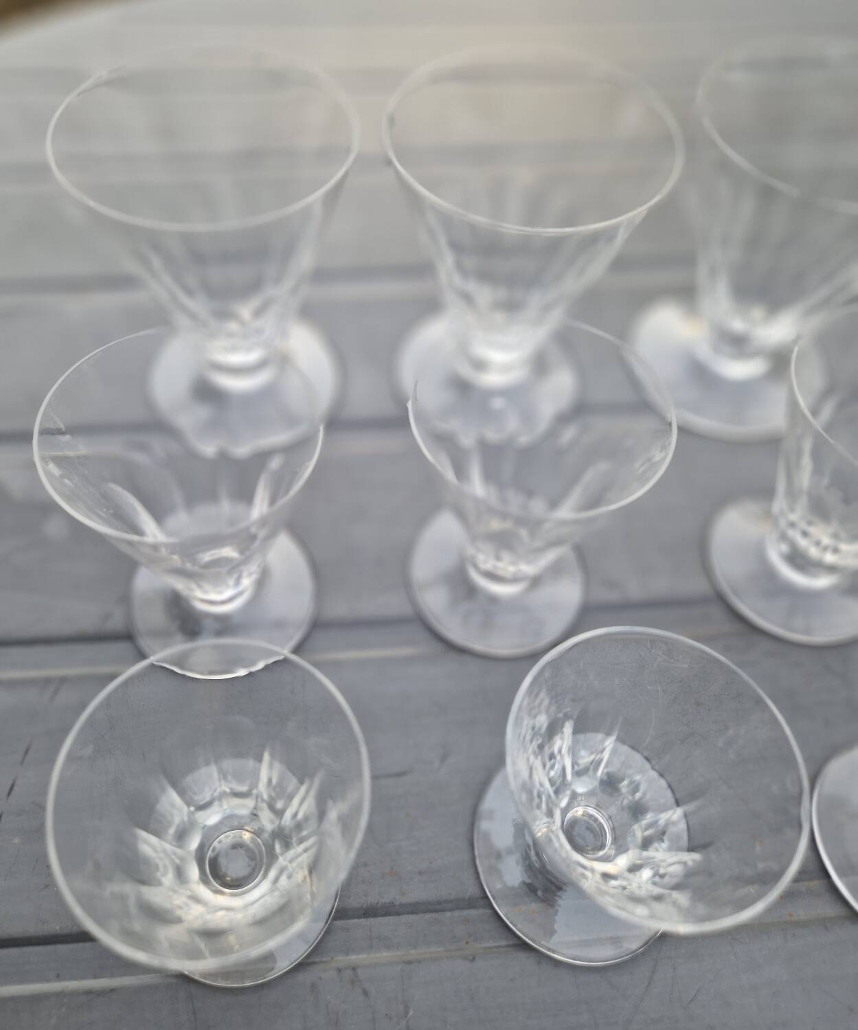 Set of conical glasses for 4 people, cut crystal with 9 flat ribs