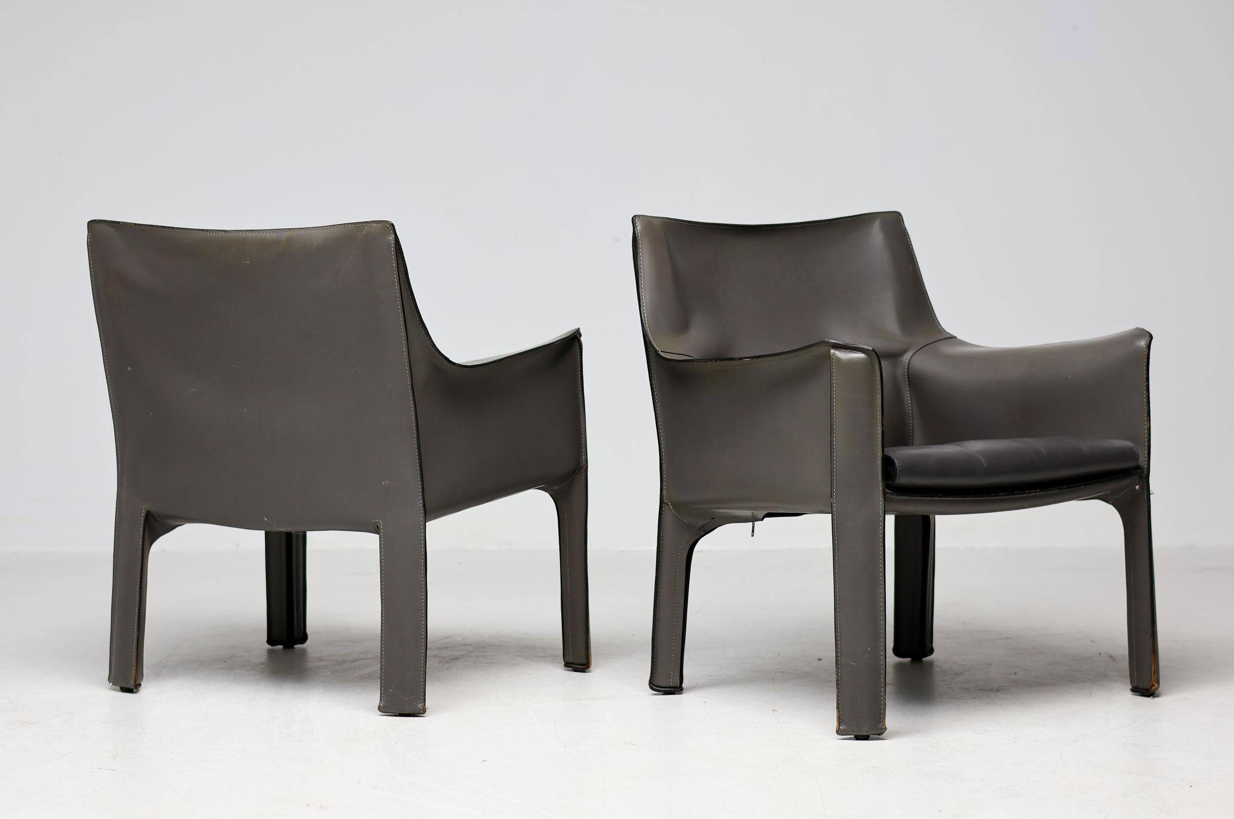 Pair of Cassina Cab 414 sun loungers in grey elephant skin by Mario Bellini.