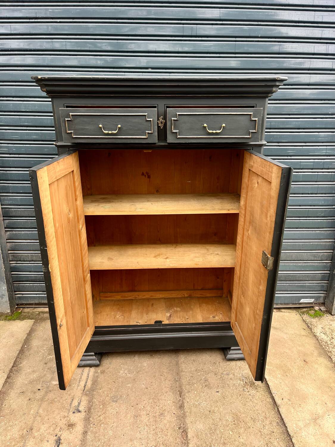 Three-quarter furniture