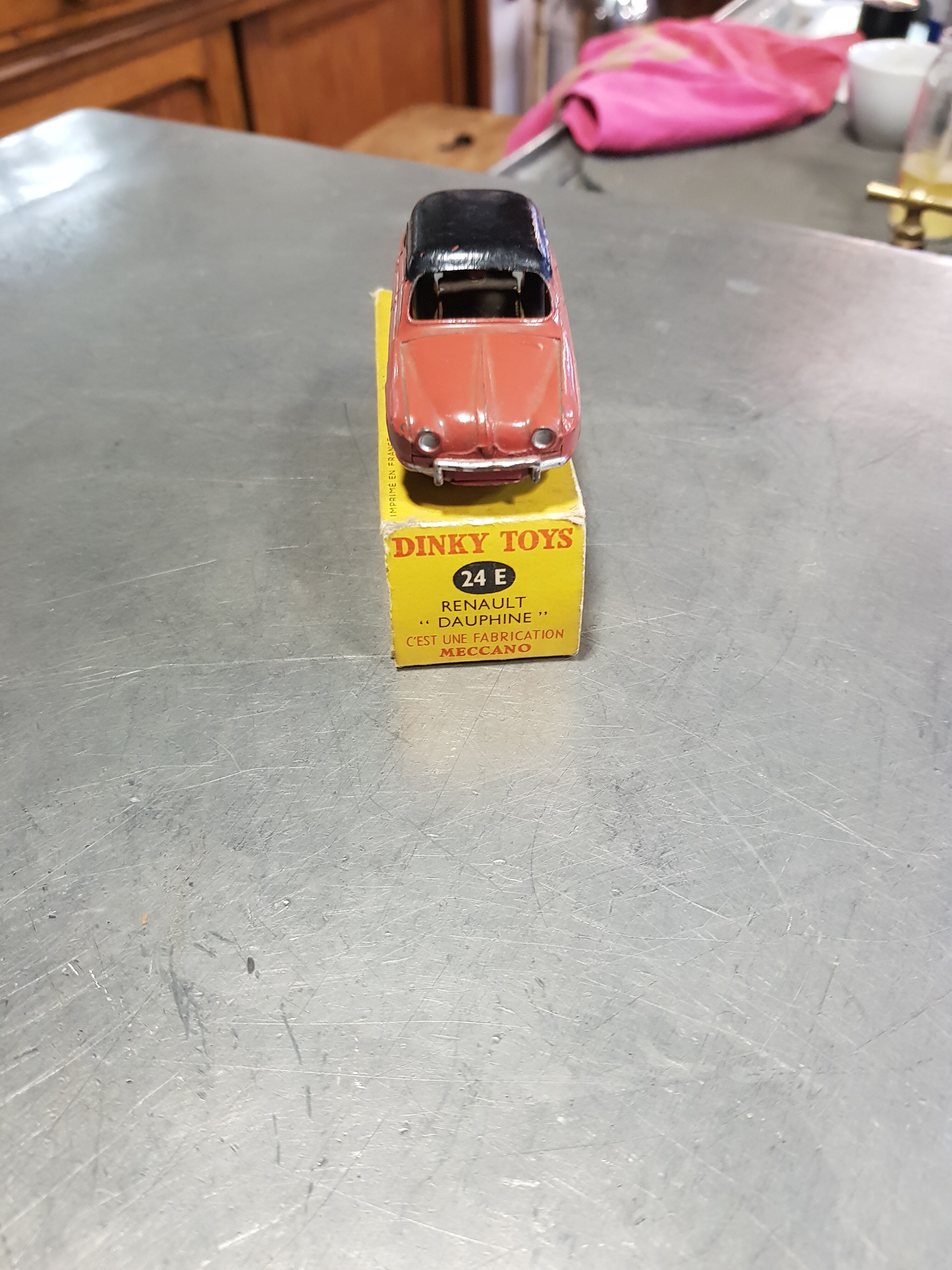 Car Dinky Toys Renault Dauphine with its box