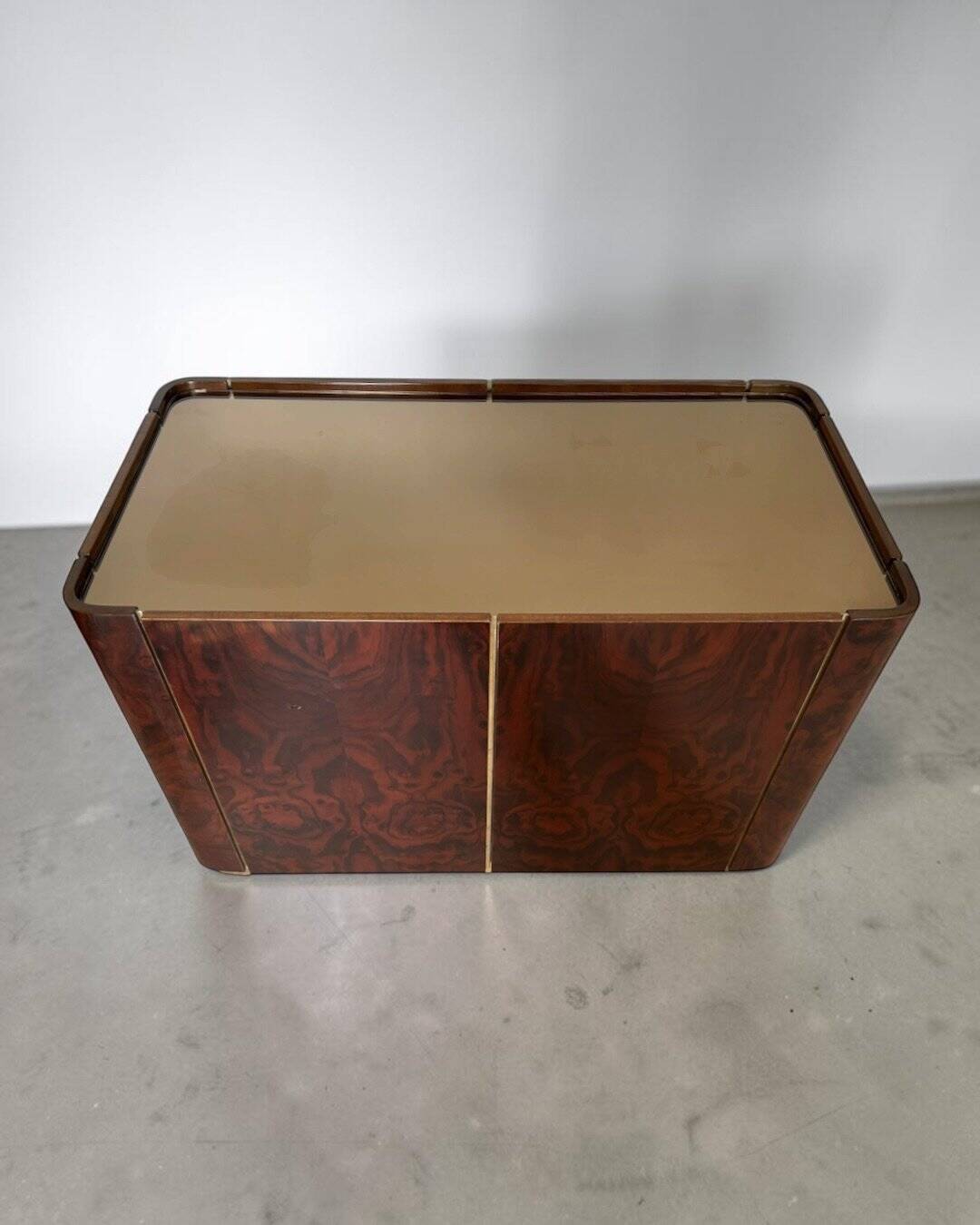 Dry bar in walnut and brass with a mirrored top, Italy 1970.