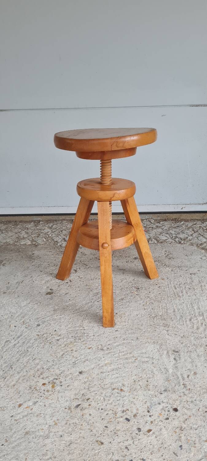 Tabouret d'atelier en bois