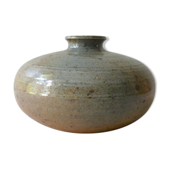 Alain Magné's sandstone vase, the Borne