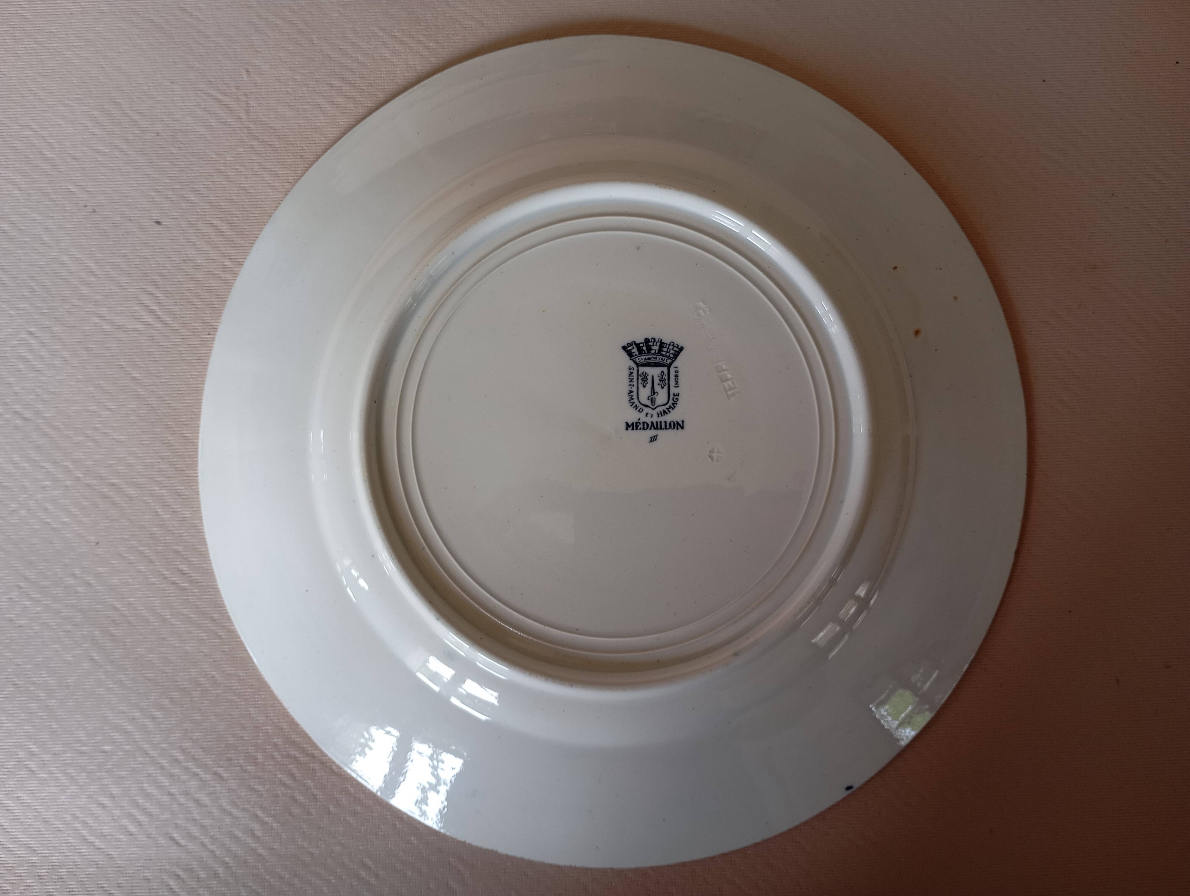 Flat plate in ironstone "Medallion" blue from St Amand and Hamage