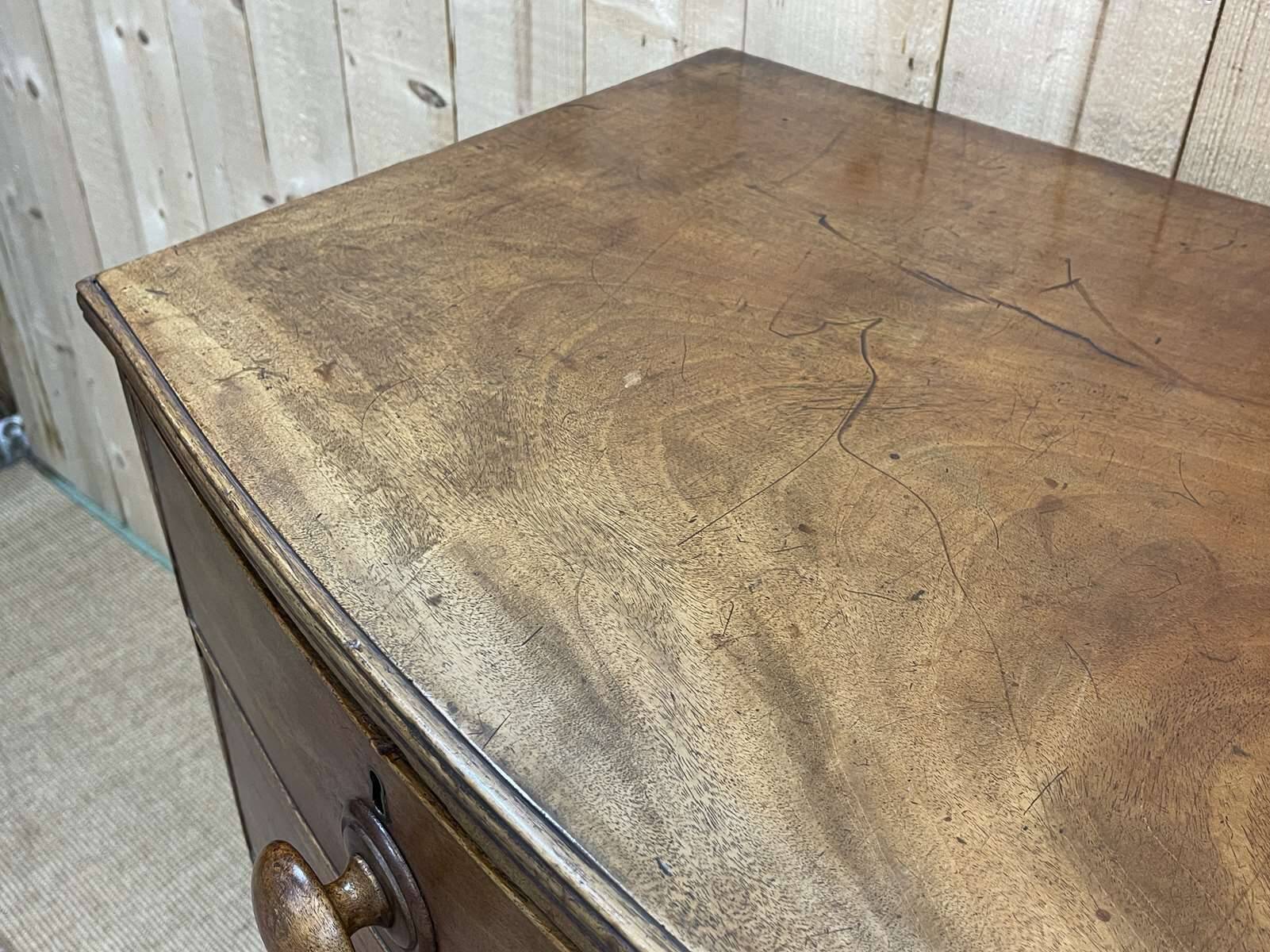 19th century Victorian mahogany chest of drawers