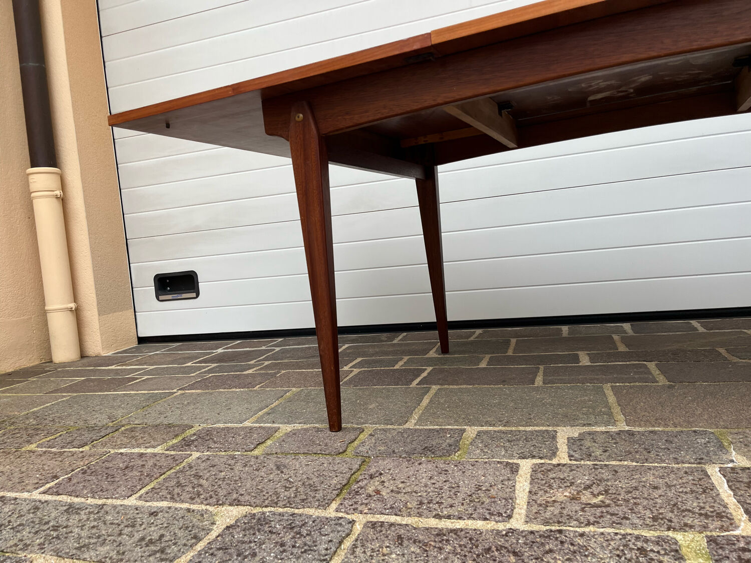 Scandinavian style extendable table