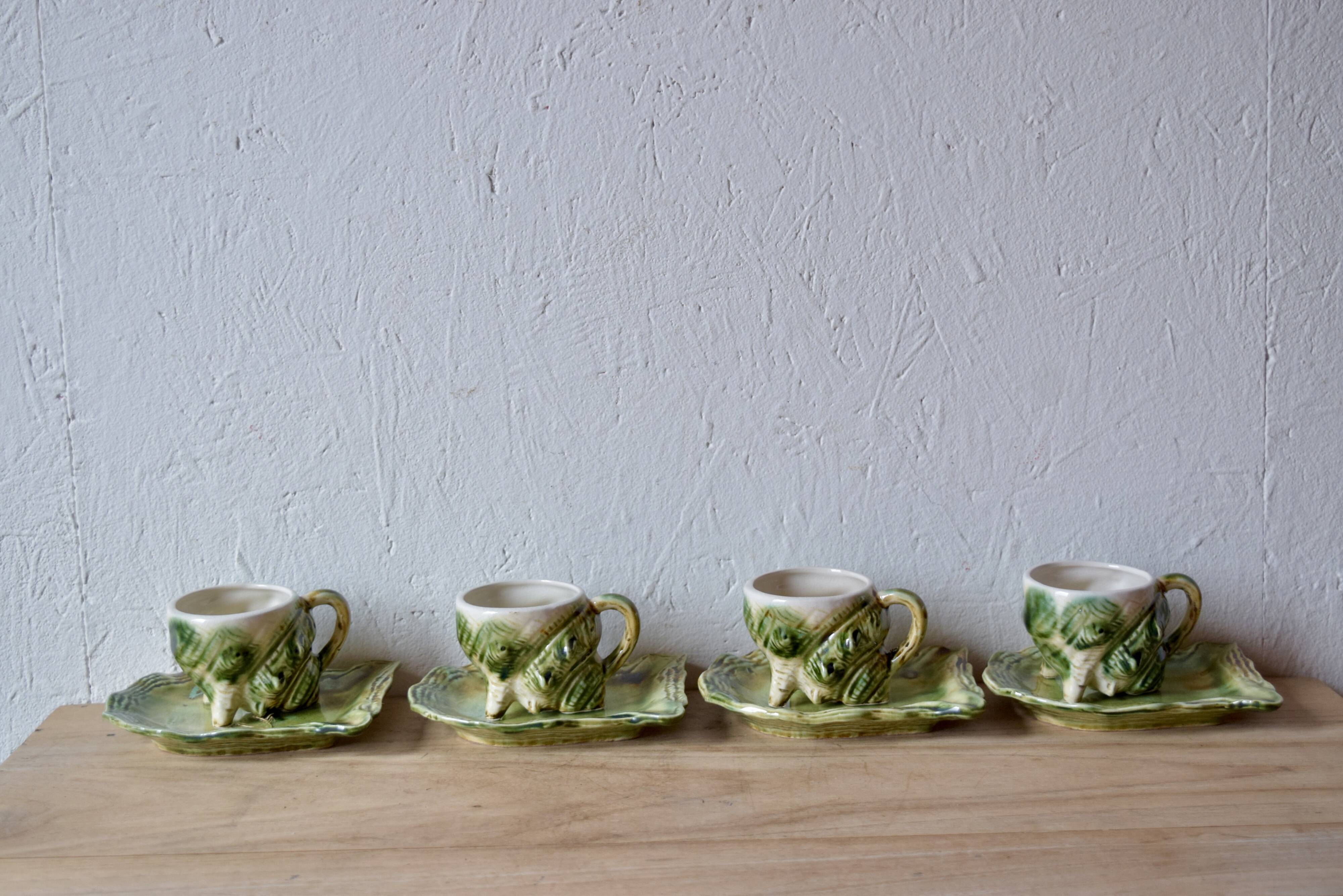 Vintage tea service in glazed ceramic - shape of conchs or shells