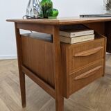 Raised Scandinavian desk from the 60s