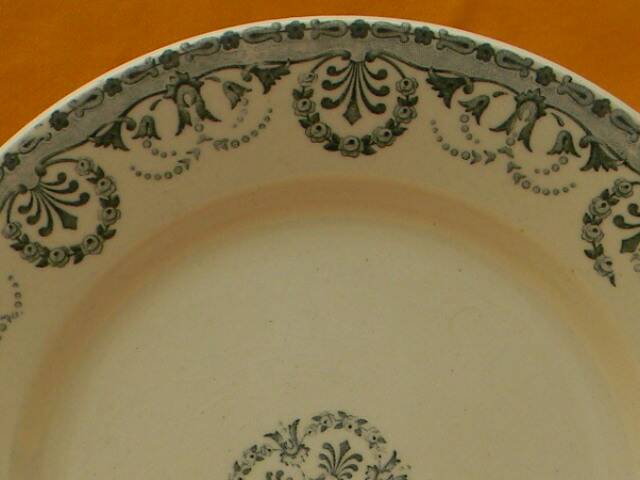 CHOISY LE ROI earthenware footed bowl. Iéna model.