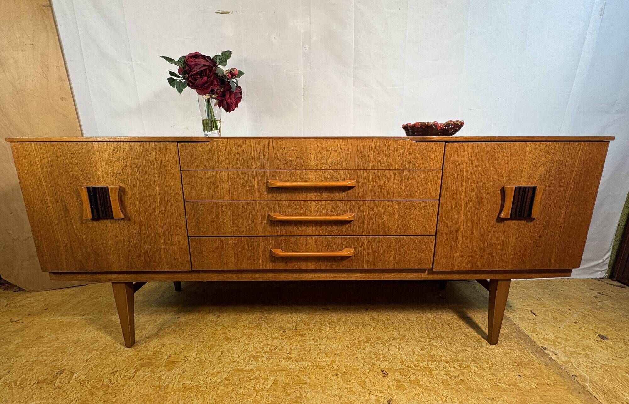 Mid Century Retro Vitnage Stunning Beautility Teak Sideboard – 1960s
