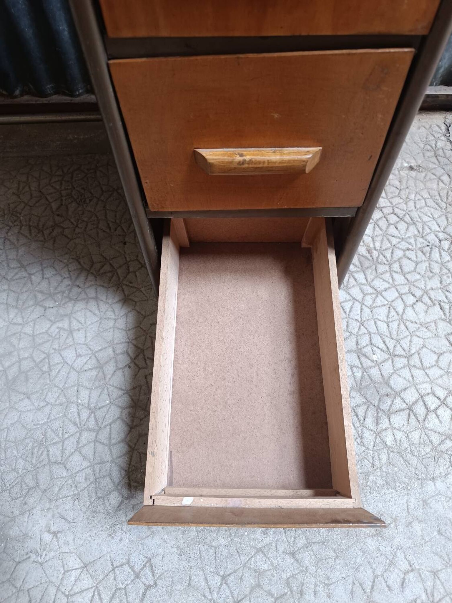 Bureau d'école vintage bois et métal