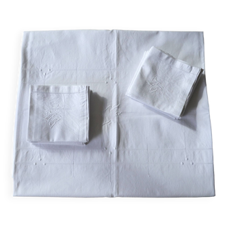 Nappe blanche ancienne et 12 serviettes lin/coton monogrammées