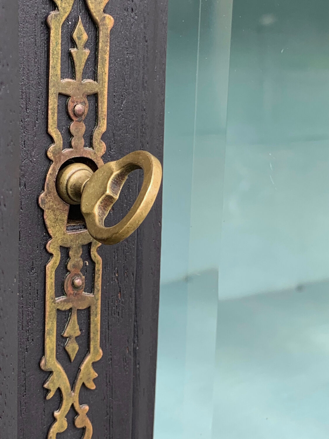 Armoire parisienne vitrée noire et vert grisé 150cm