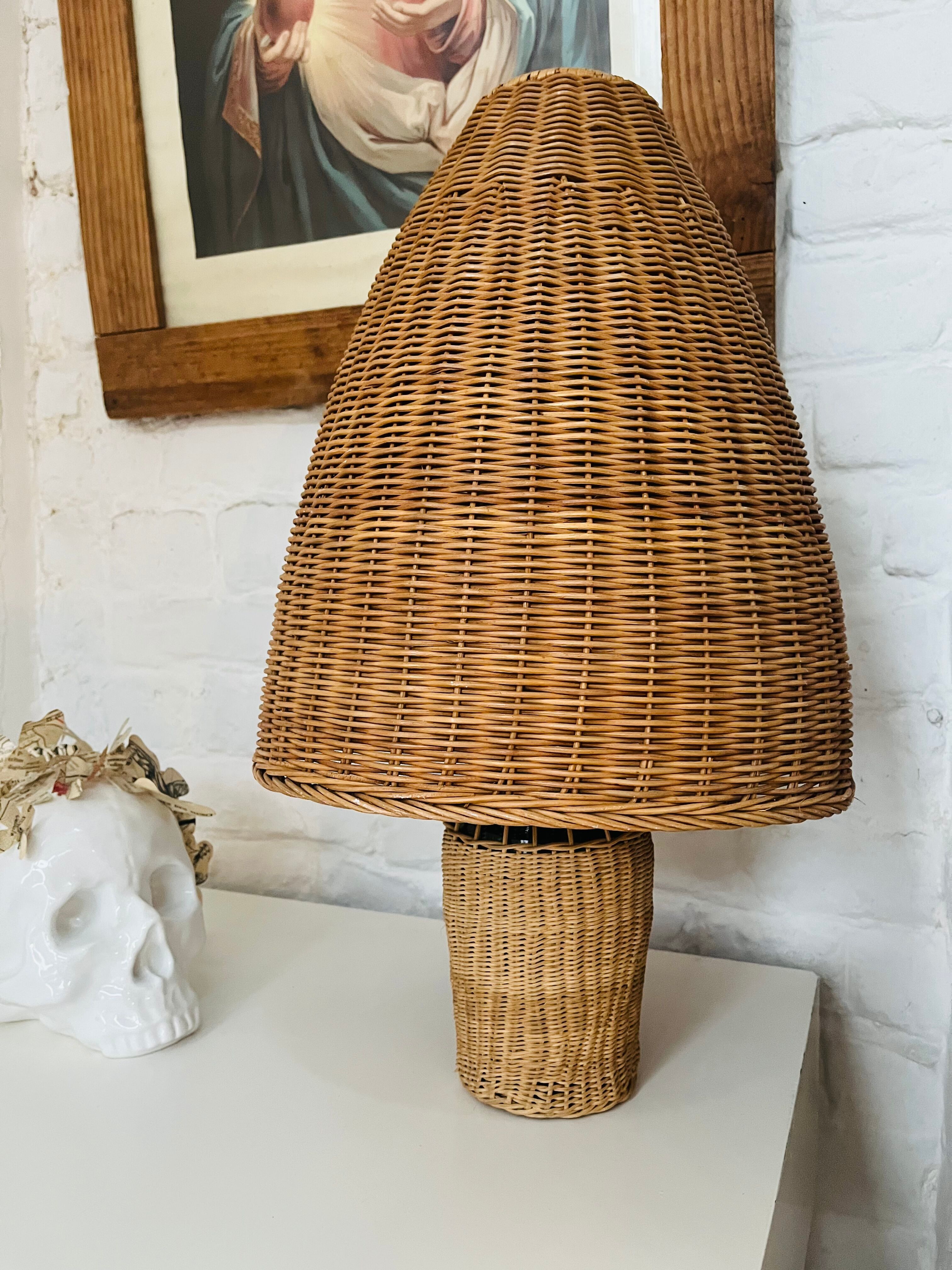Wicker mushroom lamp