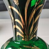 Glassware vase from Monaco/Monte Carlo, stamped with the Crown emblem. In emerald green blown glass, gold ears of wheat patterns. Size 25 x 15 cm